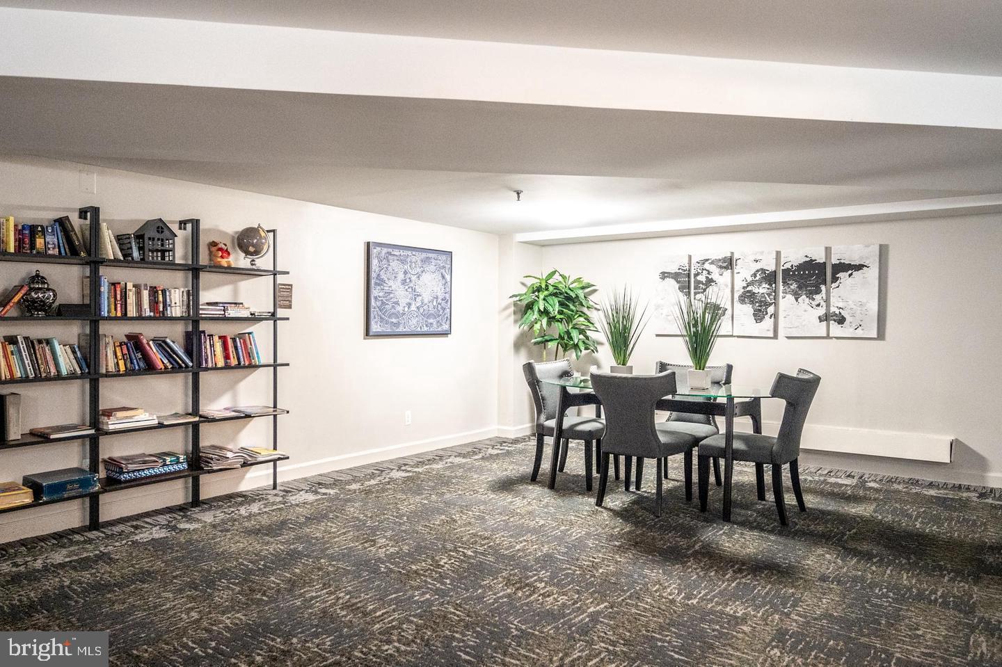 LAKESIDE PLAZA - Residential