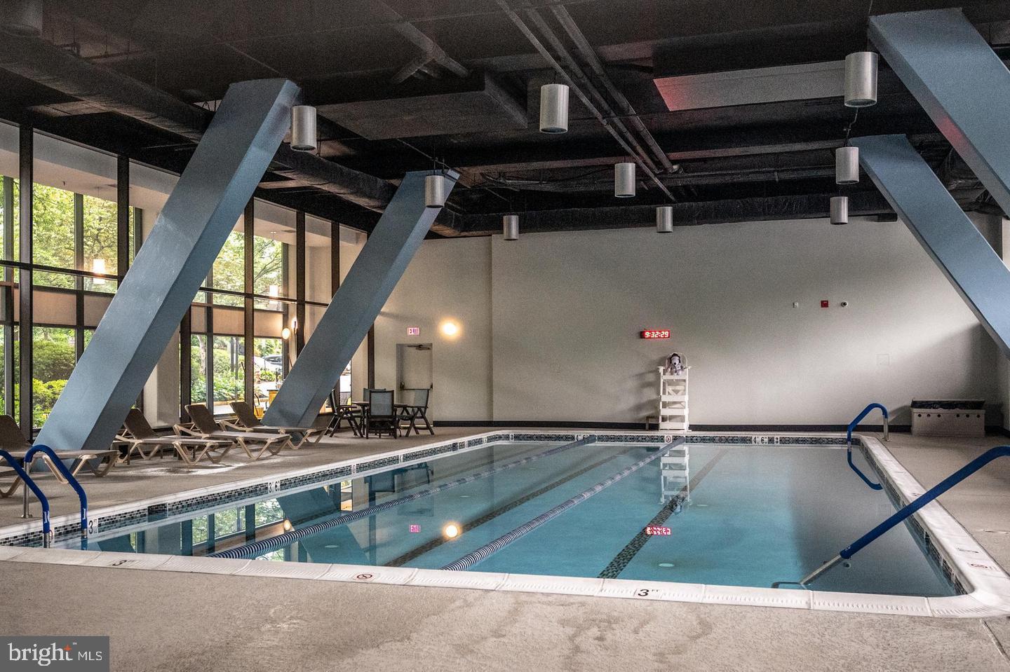 LAKESIDE PLAZA - Residential