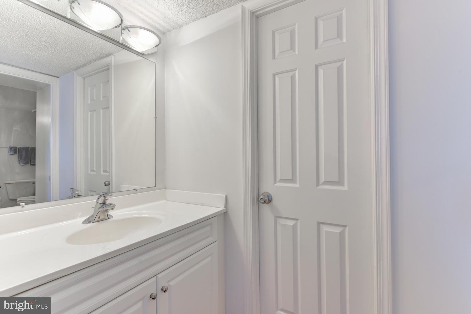 LAKESIDE PLAZA - Residential