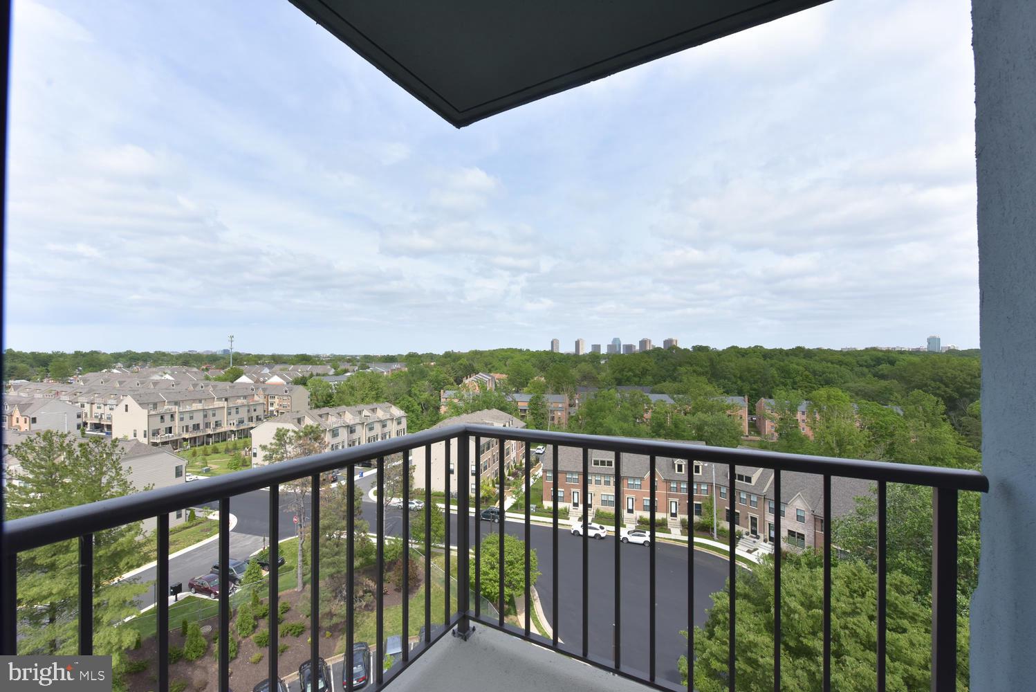 LAKESIDE PLAZA - Residential