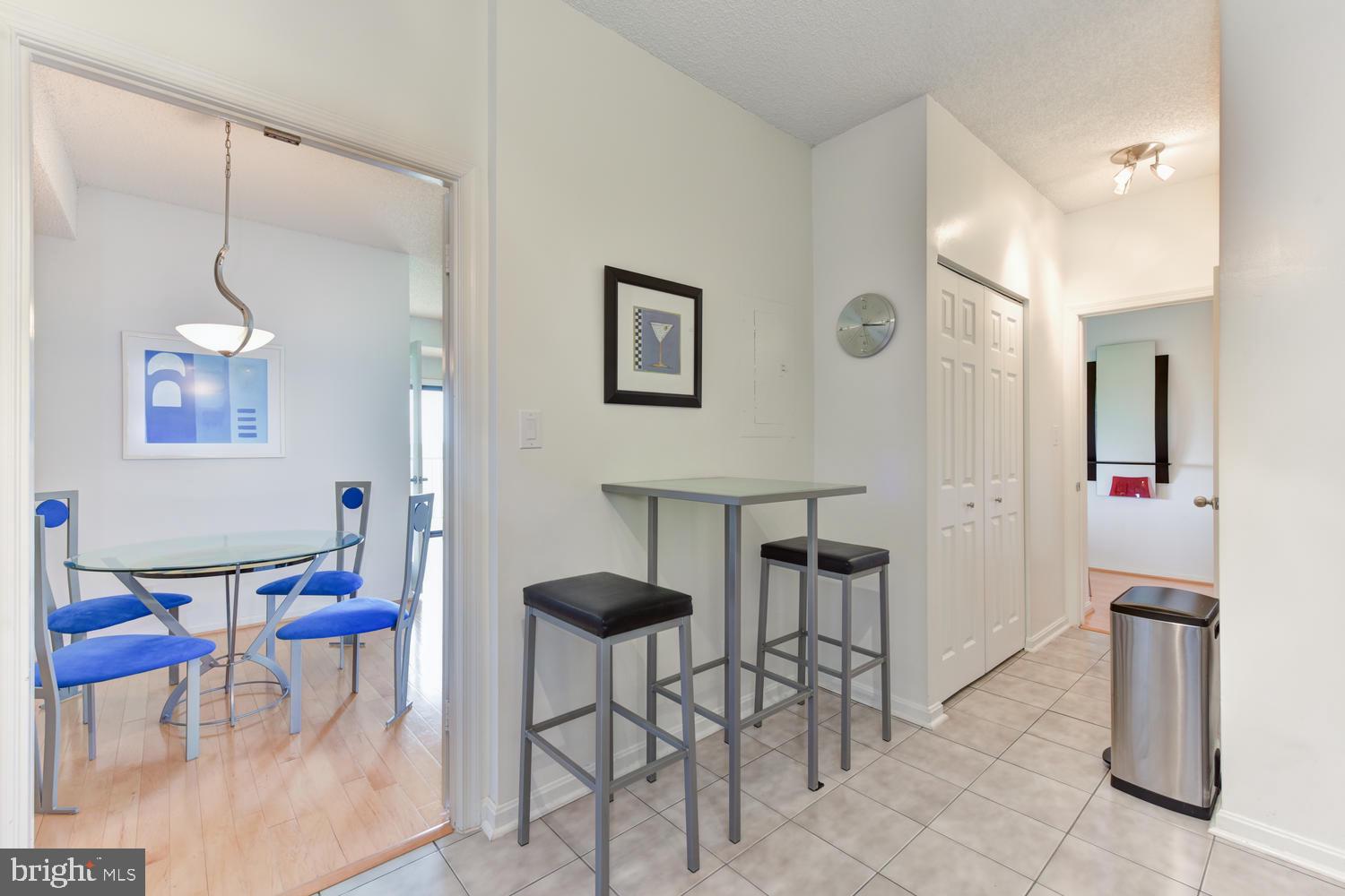 LAKESIDE PLAZA - Residential