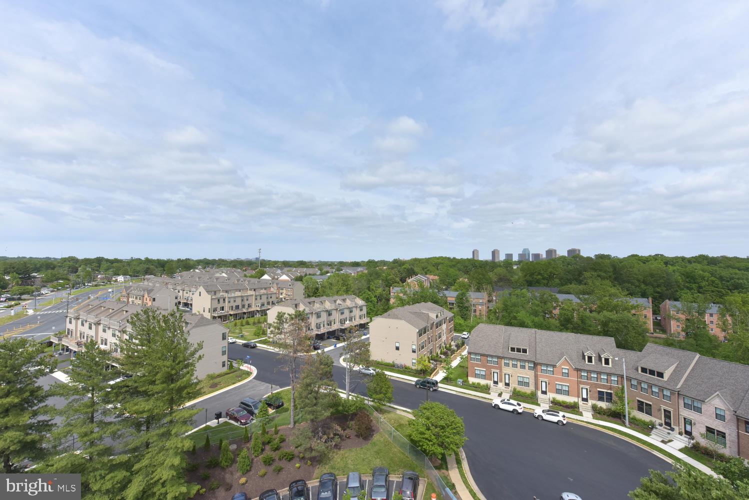 LAKESIDE PLAZA - Residential