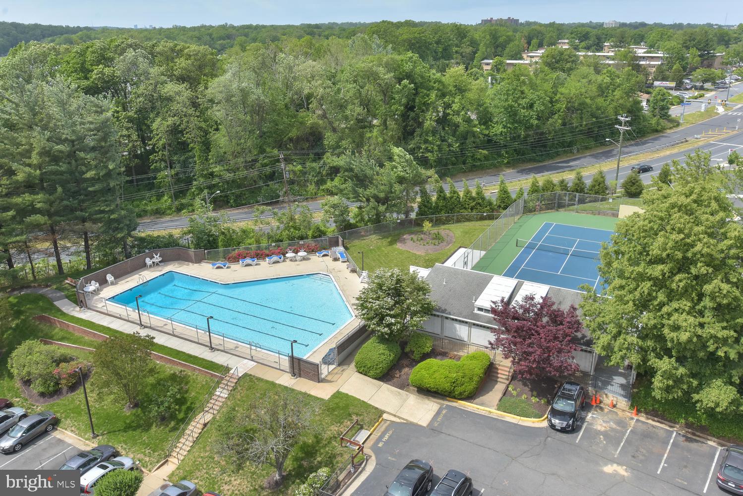 LAKESIDE PLAZA - Residential