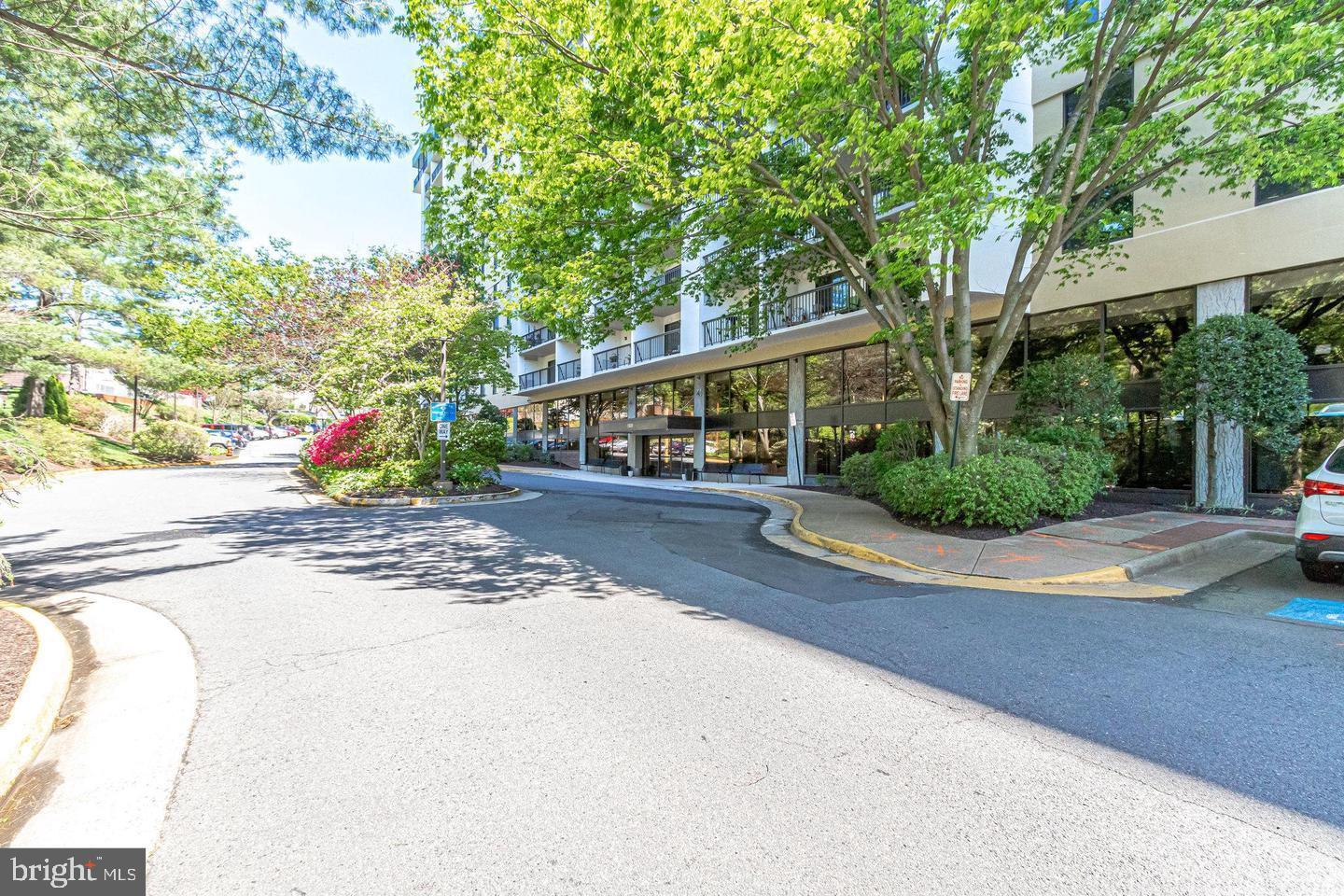 LAKESIDE PLAZA - Residential