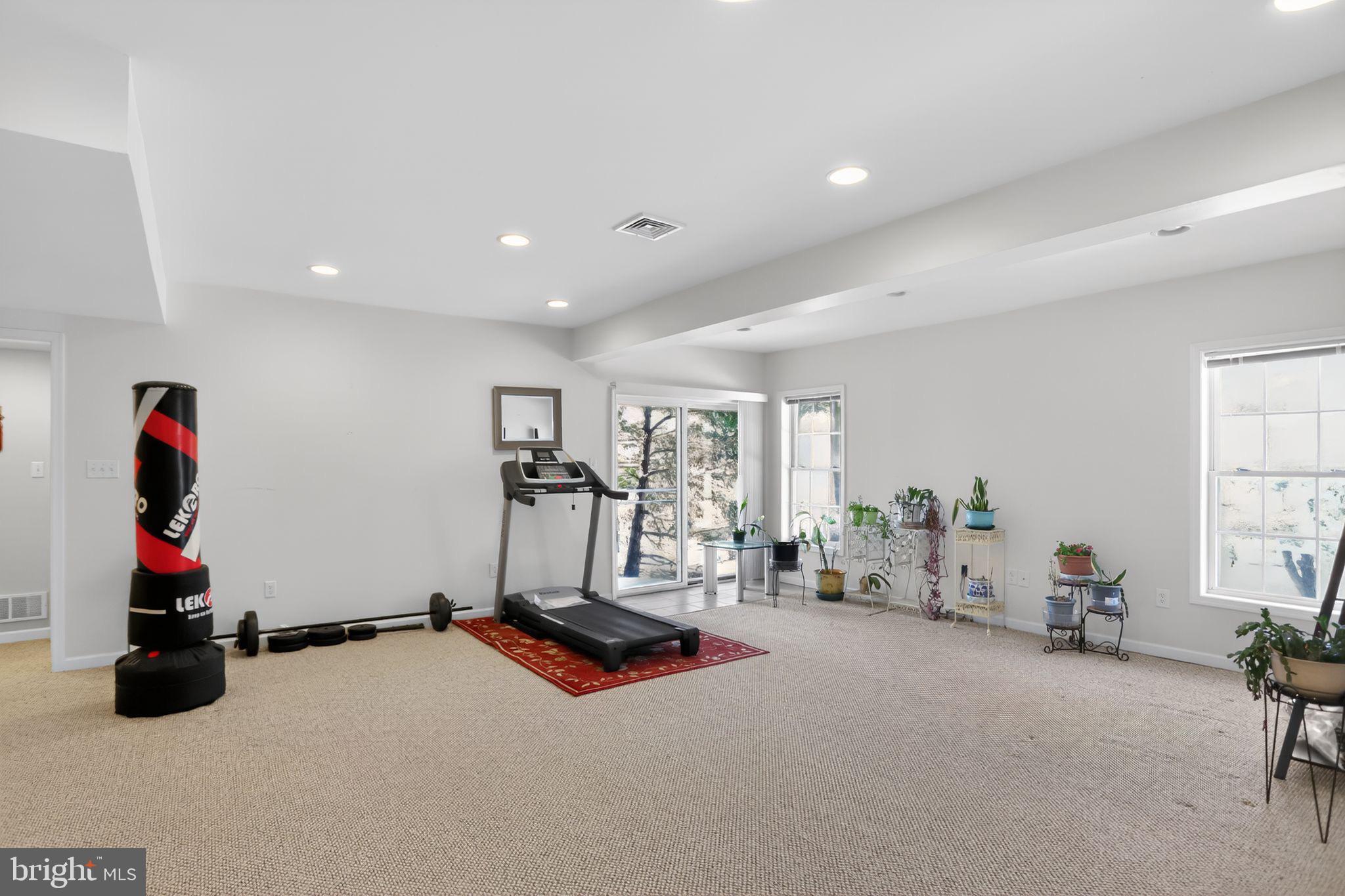 EAGLE HUNT - Residential