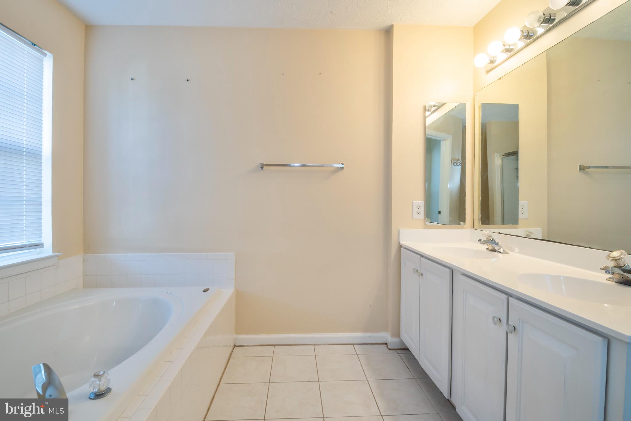 EATON SQUARE - Residential Lease