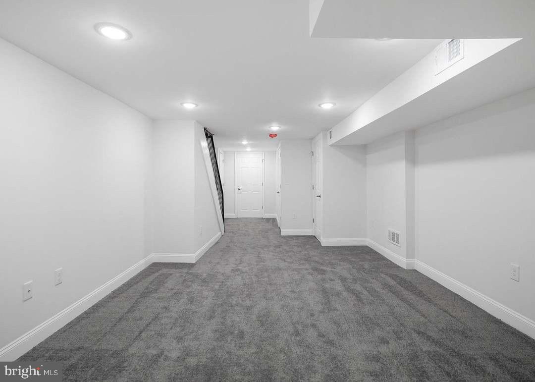 WEST OAK LANE - Residential