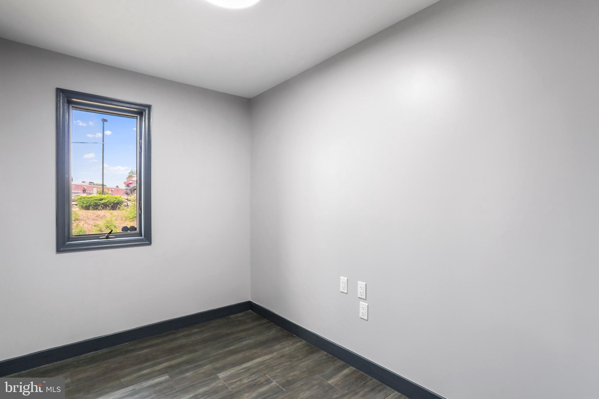 CLIFTON SQUARE - Commercial Lease