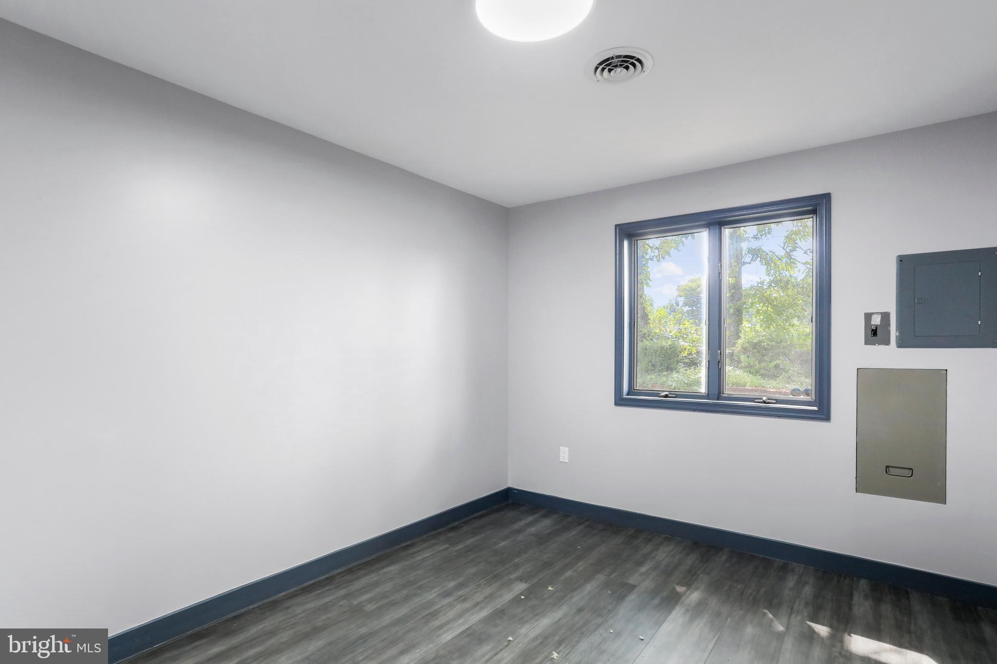 CLIFTON SQUARE - Commercial Lease