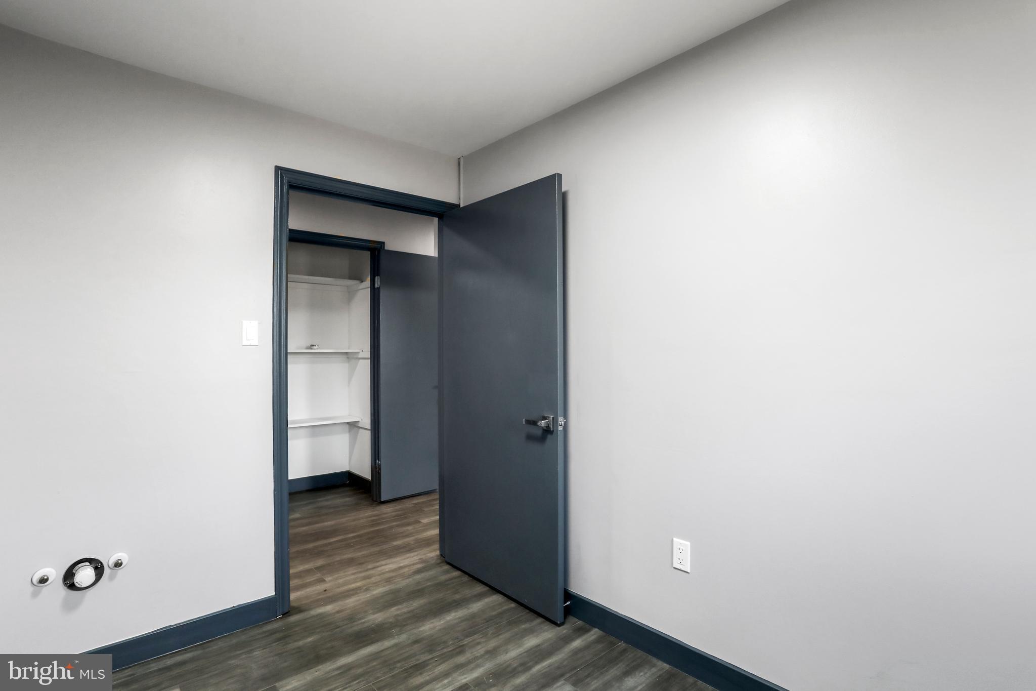 CLIFTON SQUARE - Commercial Lease