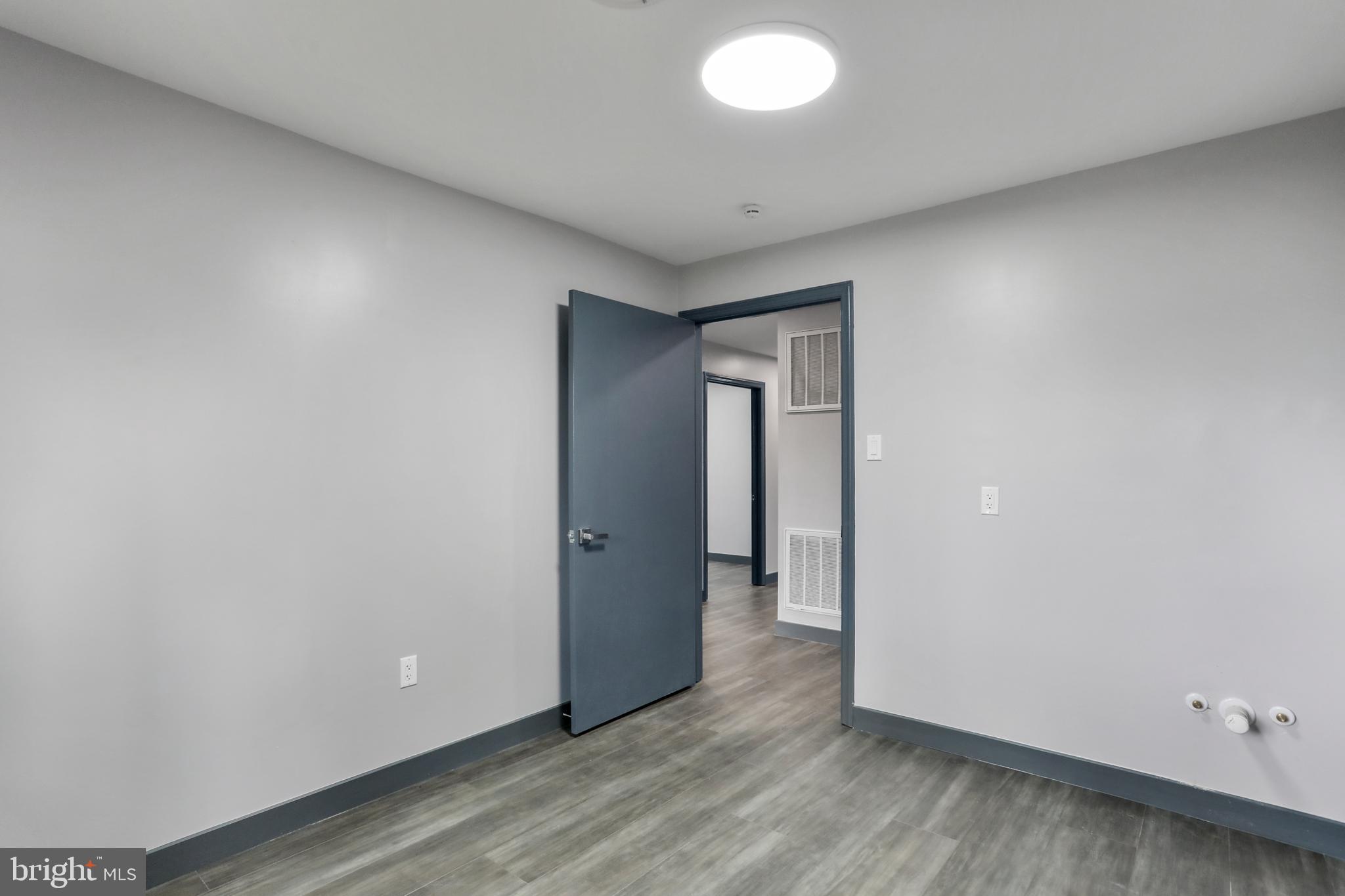 CLIFTON SQUARE - Commercial Lease