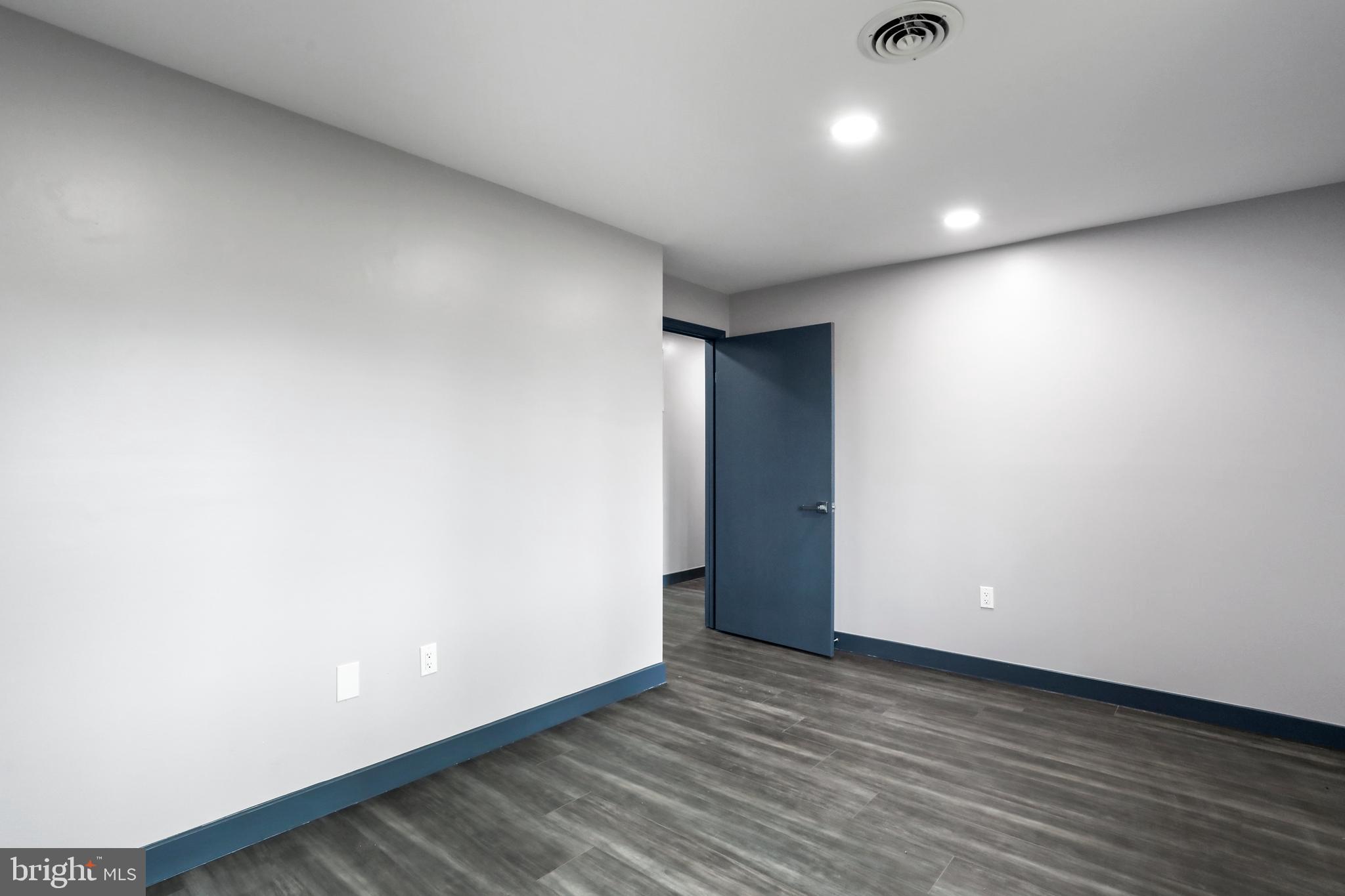 CLIFTON SQUARE - Commercial Lease