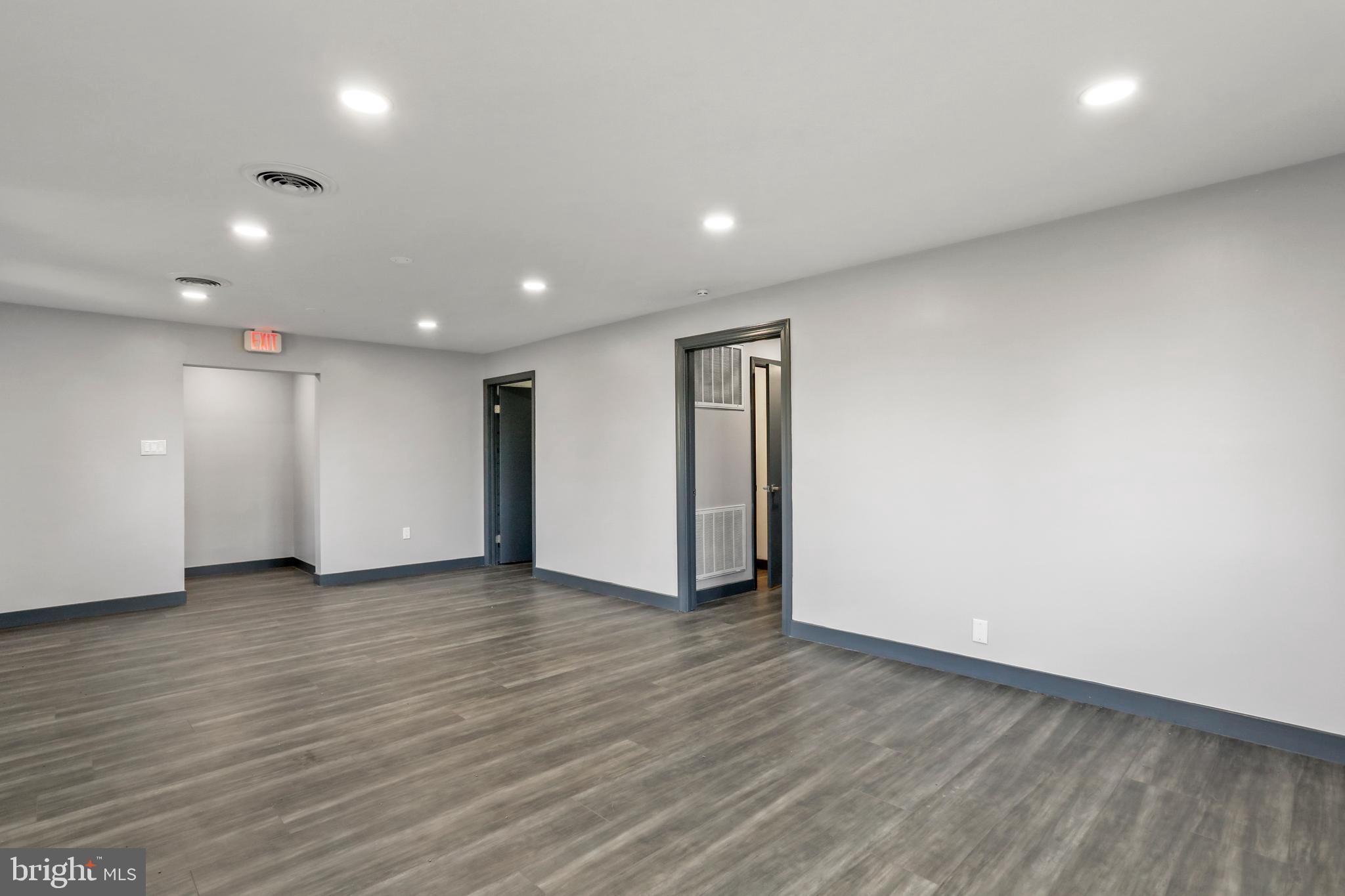 CLIFTON SQUARE - Commercial Lease