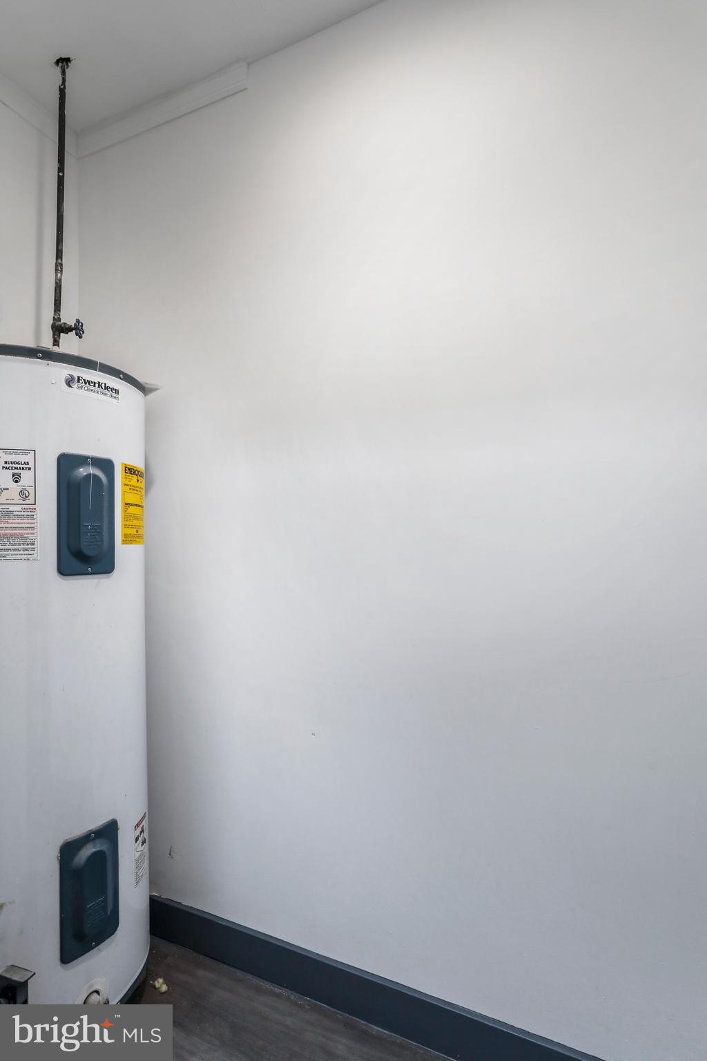 CLIFTON SQUARE - Commercial Lease