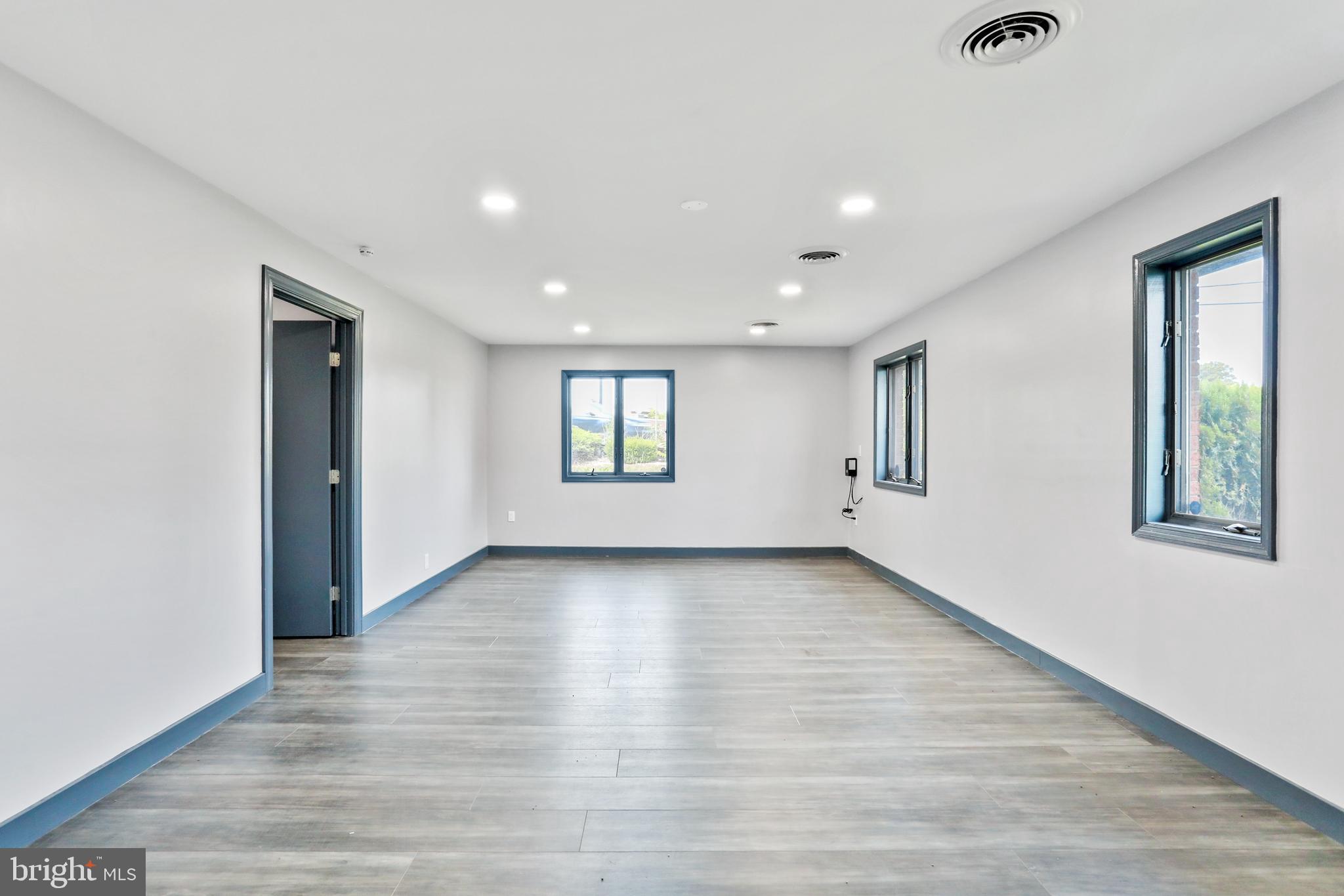 CLIFTON SQUARE - Commercial Lease