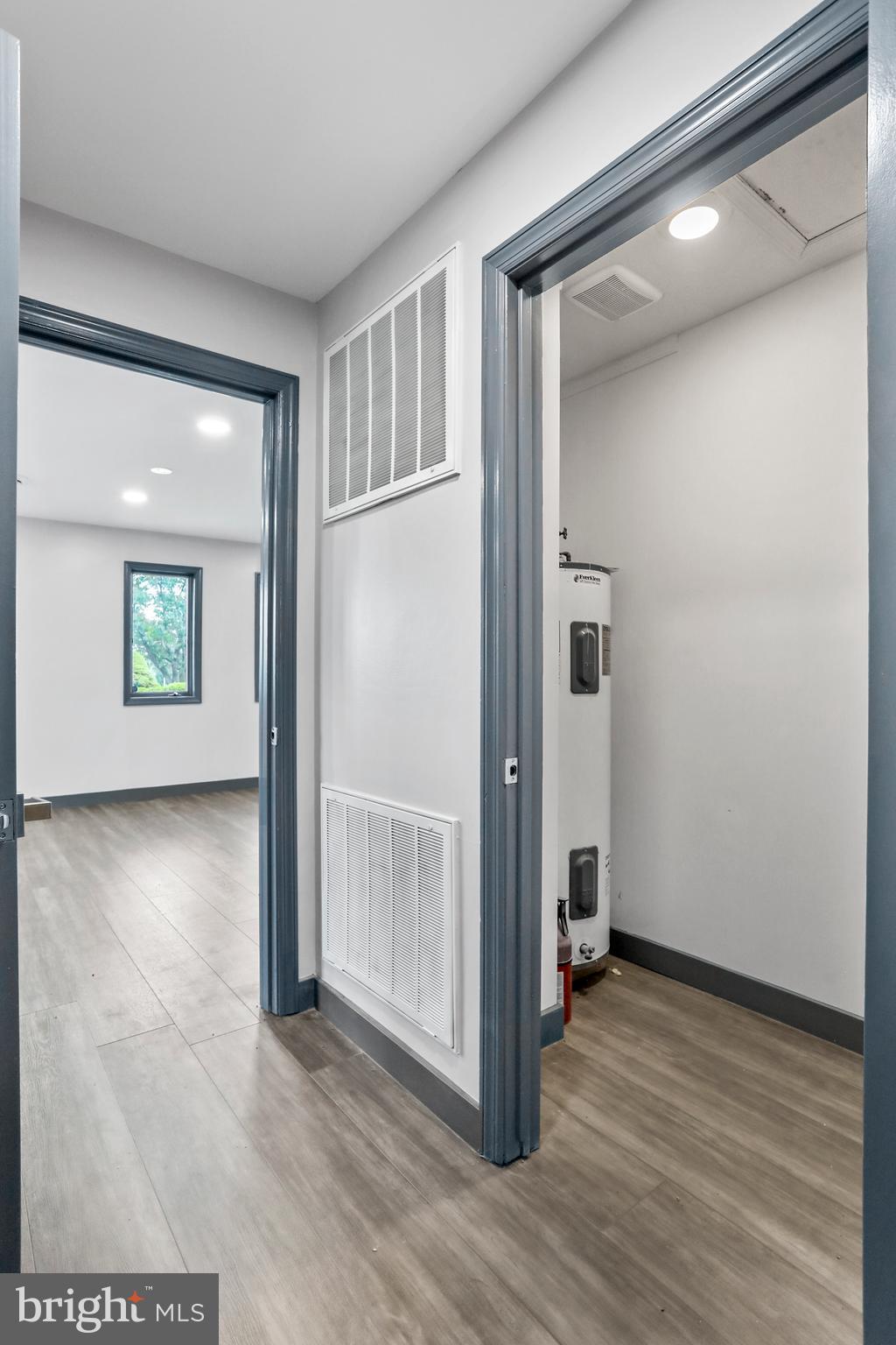 CLIFTON SQUARE - Commercial Lease