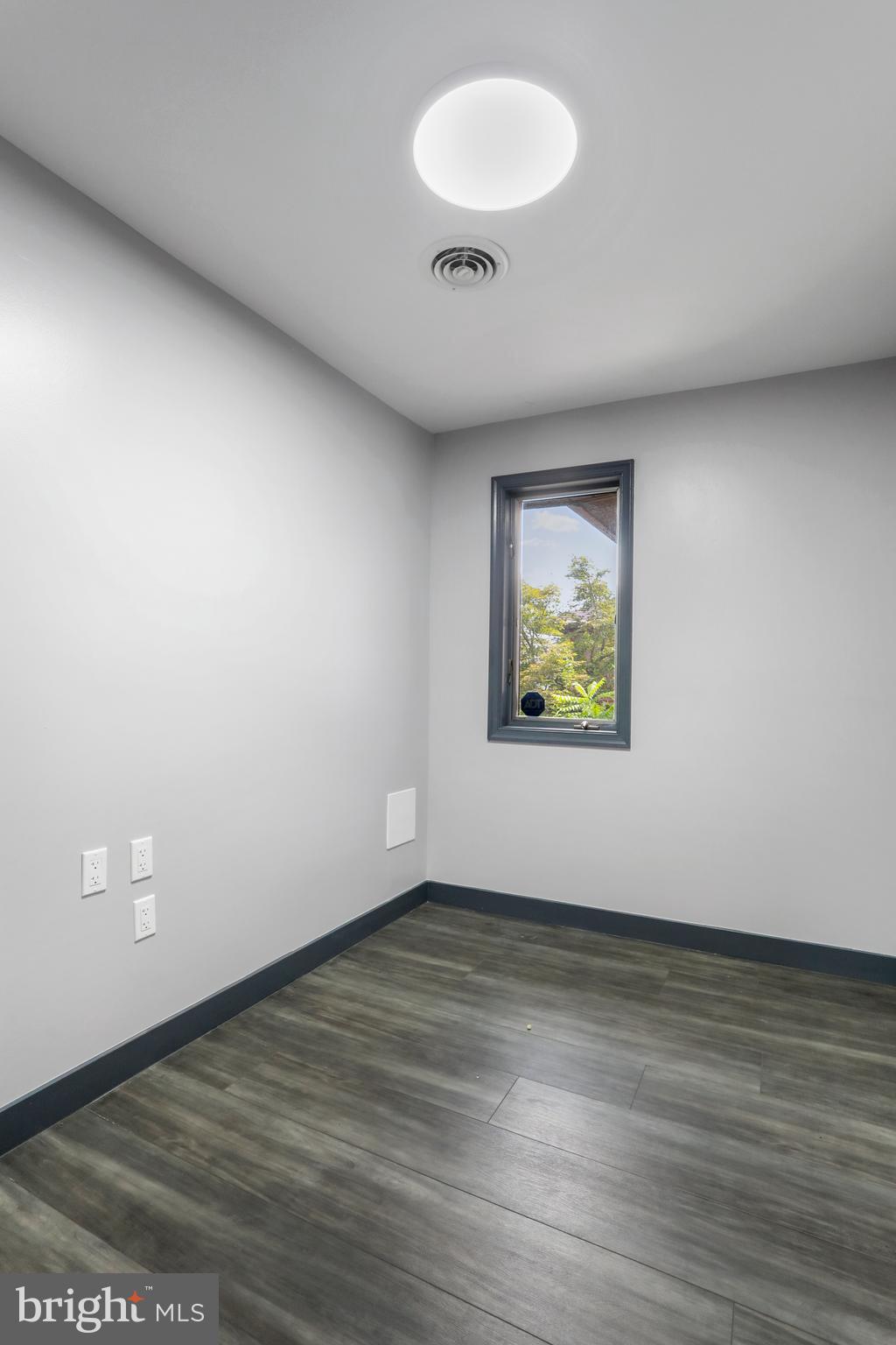 CLIFTON SQUARE - Commercial Lease