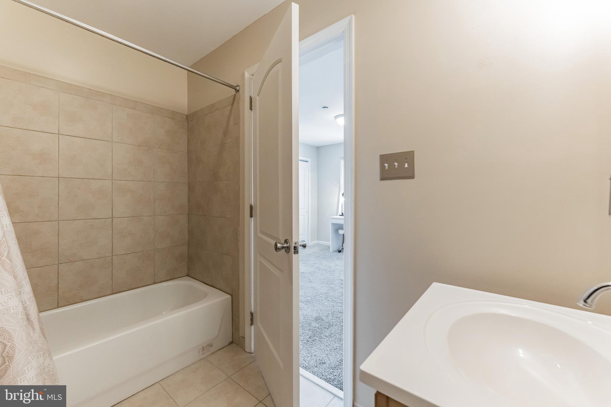 ROXBOROUGH - Residential Lease