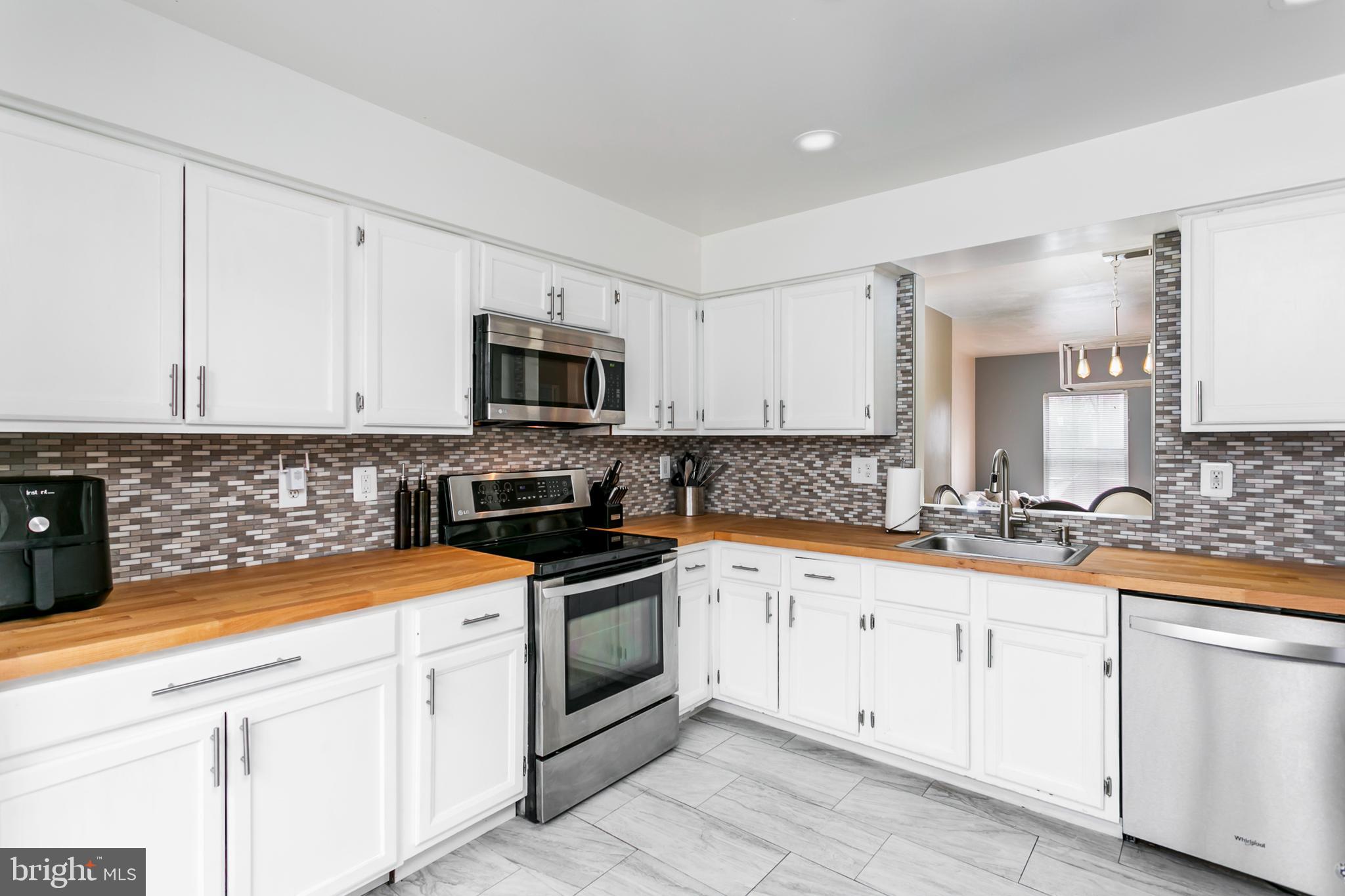 VALLEY STREAM ESTATES - Residential