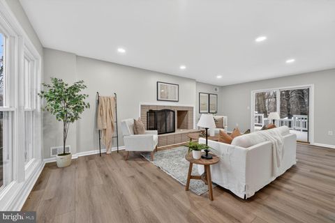 700 KINGS LANE FORT WASHINGTON MD 20744