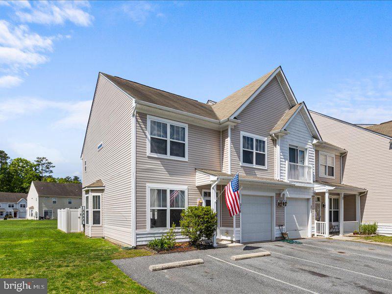 Welcome to this beautifully maintained townhome in the sought-after Decatur Farm community—just minutes from Ocean City, Assateague Island, Stephen Decatur Park, and the heart of downtown Berlin!
The main level features a spacious living room, an open-concept kitchen that flows into a bright great room and sliding doors leading to a fenced backyard—perfect for entertaining. A half bath and convenient garage access complete the first floor.
Upstairs, you’ll find three generously sized bedrooms and two full baths. The primary suite boasts a walk-in closet, an en-suite bath, and serene views of the backyard.
Enjoy community amenities including a pool, clubhouse, fitness center, and playground. Just across from the development is a scenic park offering pickleball, disc golf, walking trails, picnic areas, and more.