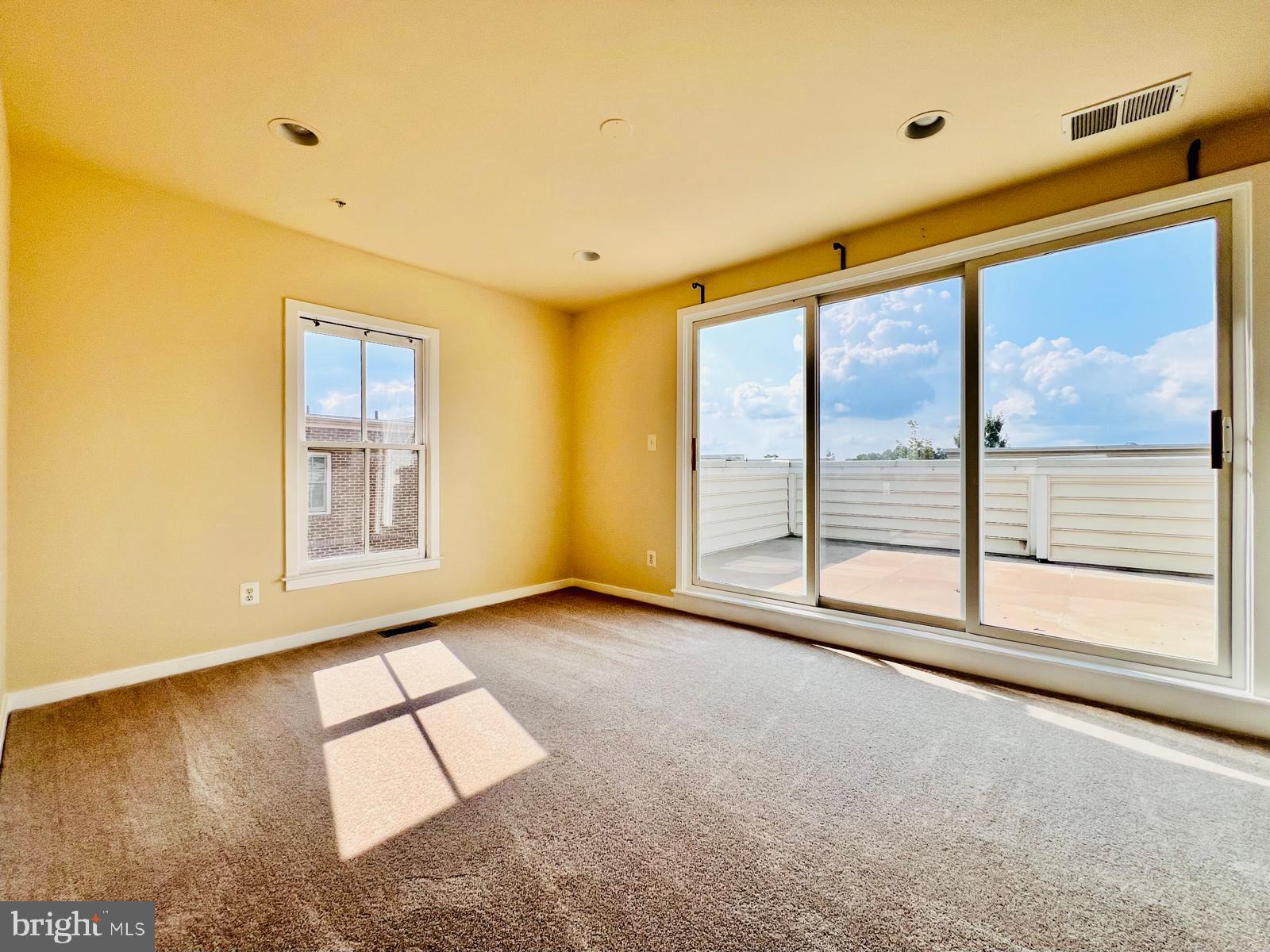 BROWNSTONES AT WHEATON - Residential