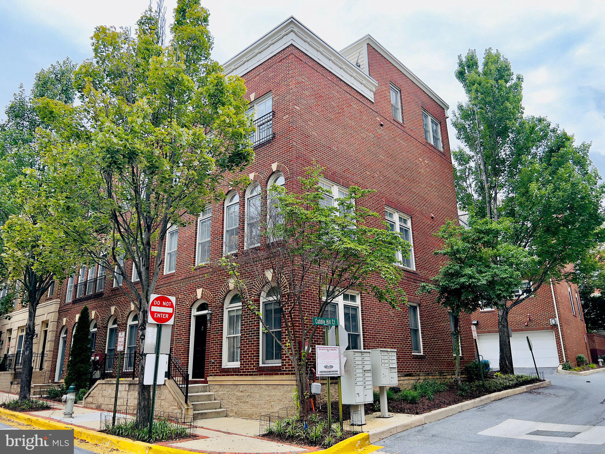 BROWNSTONES AT WHEATON - Residential