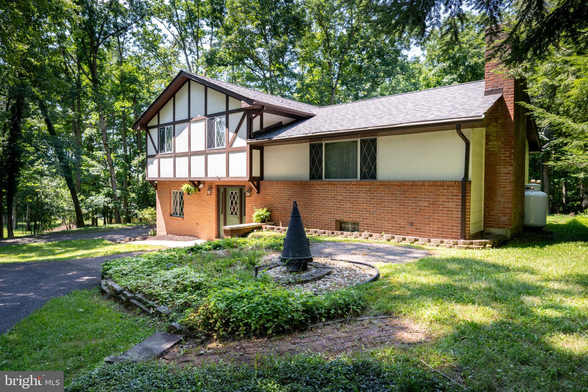 520 PALMER LANE
