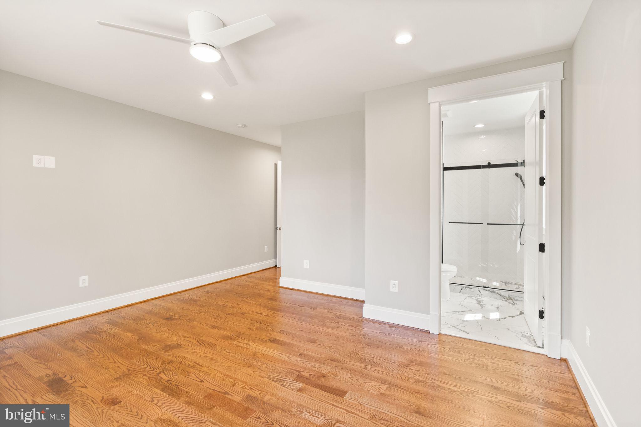 VIENNA WOODS - Residential