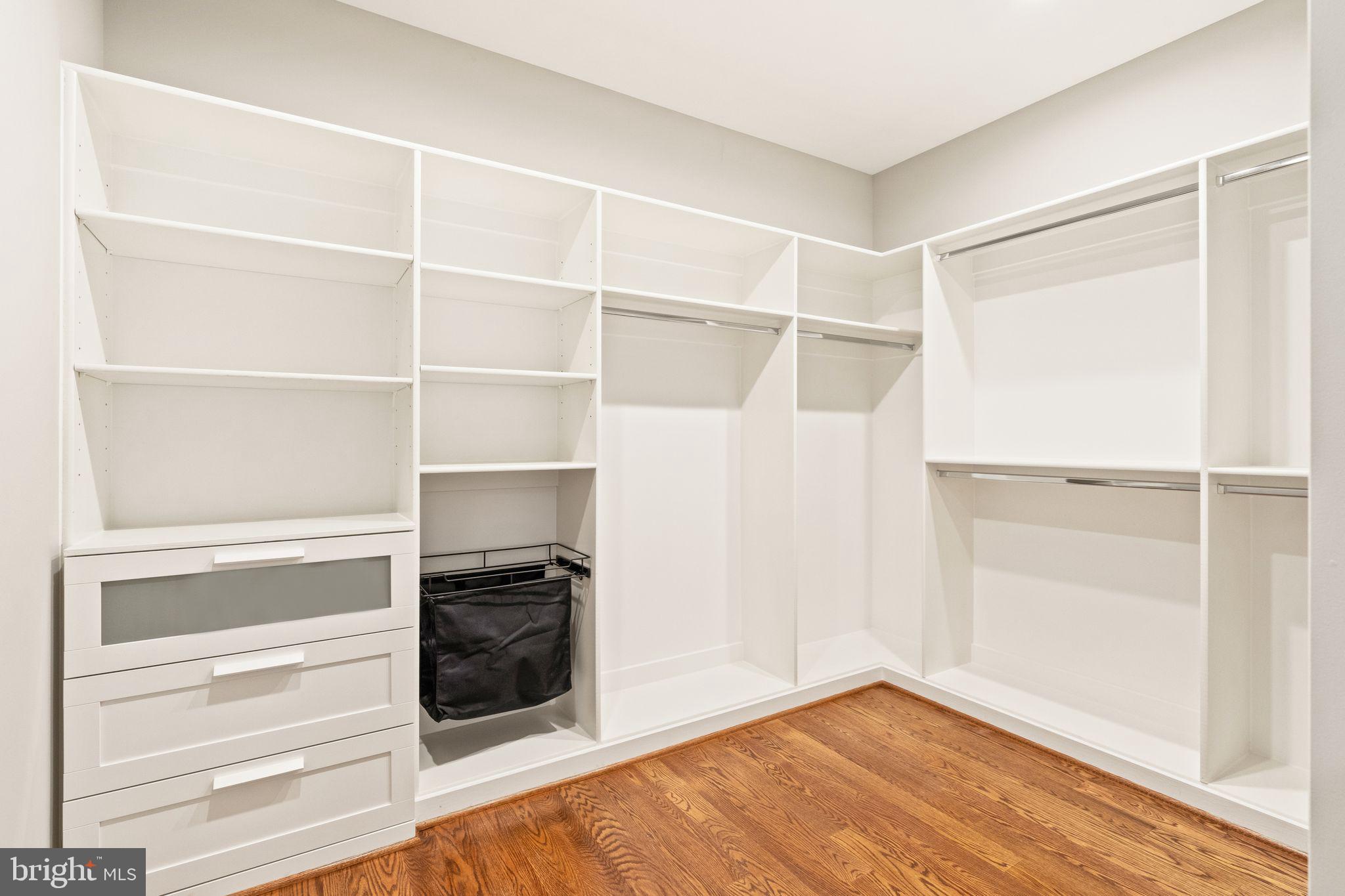 VIENNA WOODS - Residential