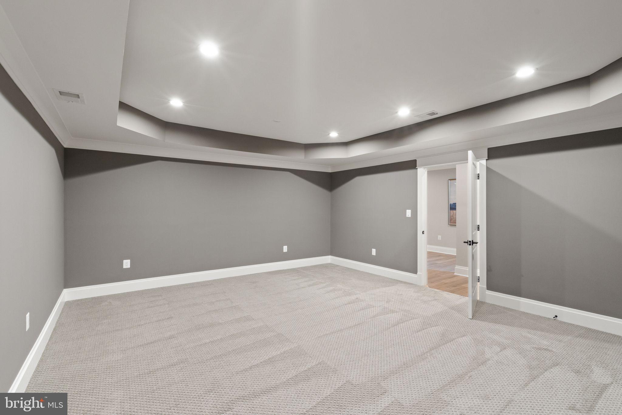 VIENNA WOODS - Residential