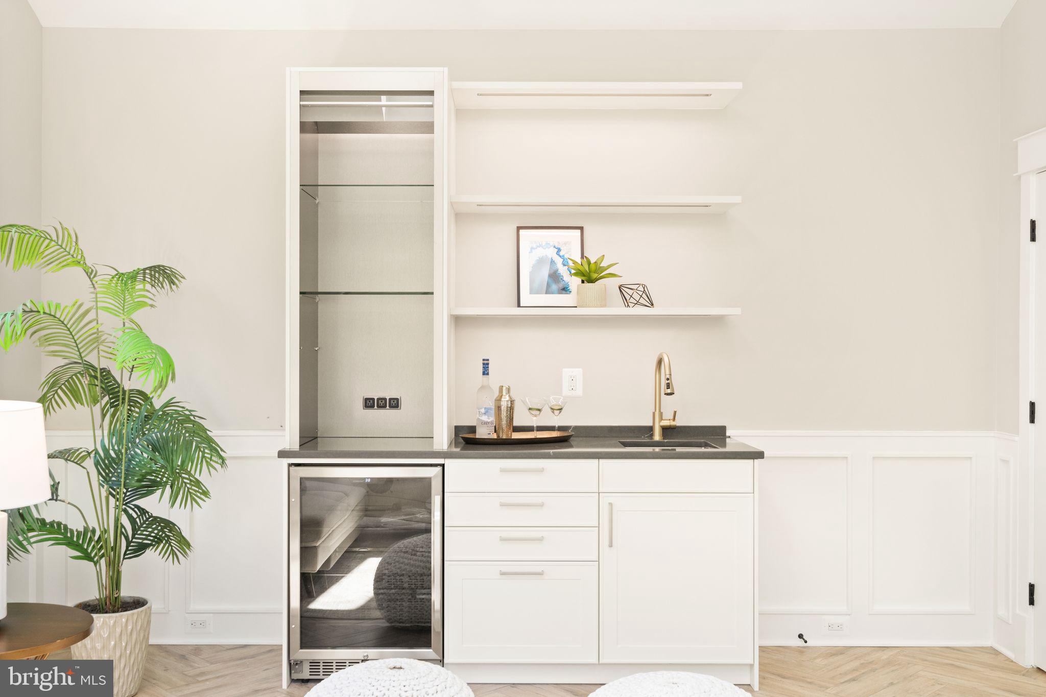 VIENNA WOODS - Residential