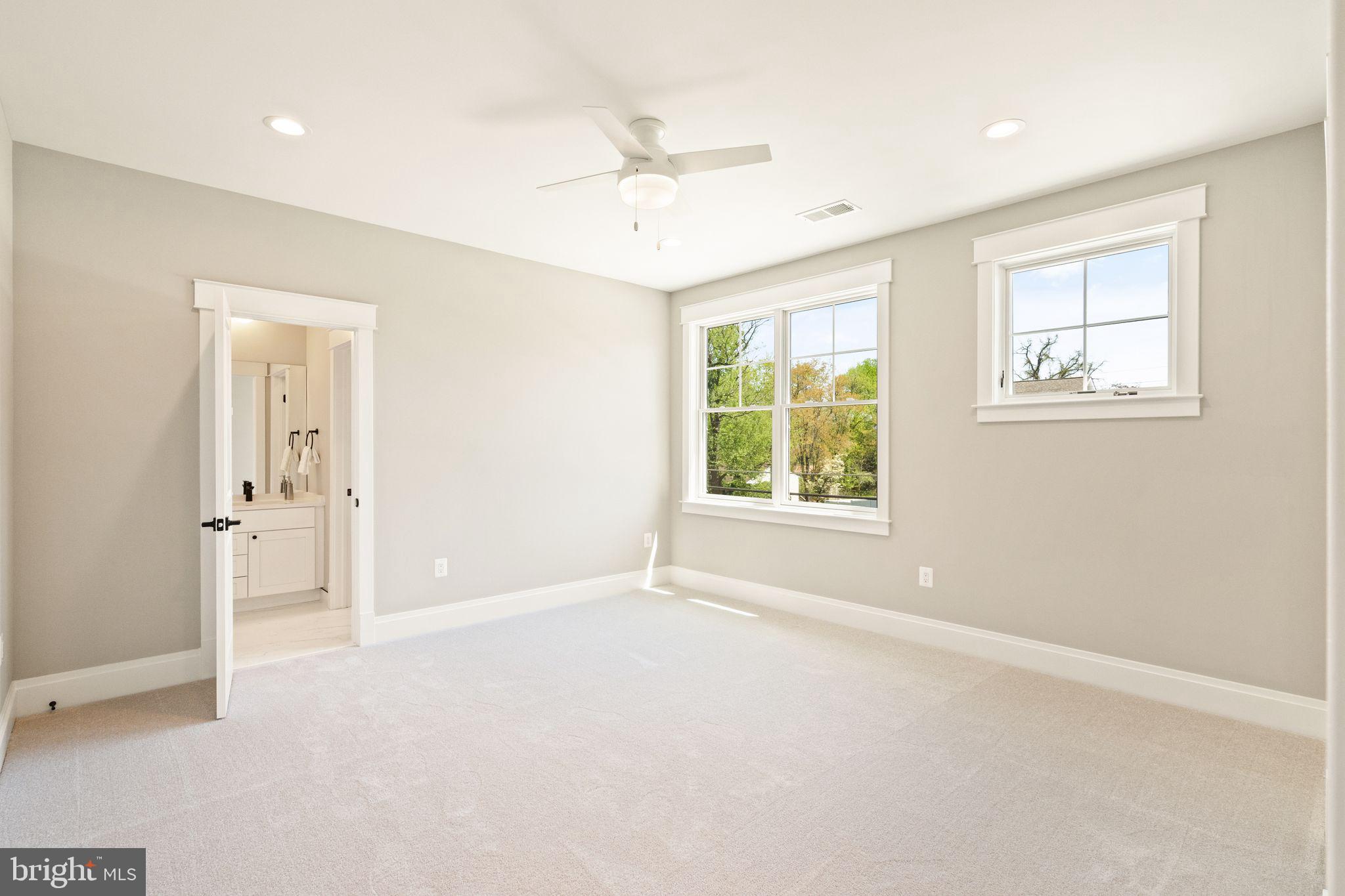 VIENNA WOODS - Residential