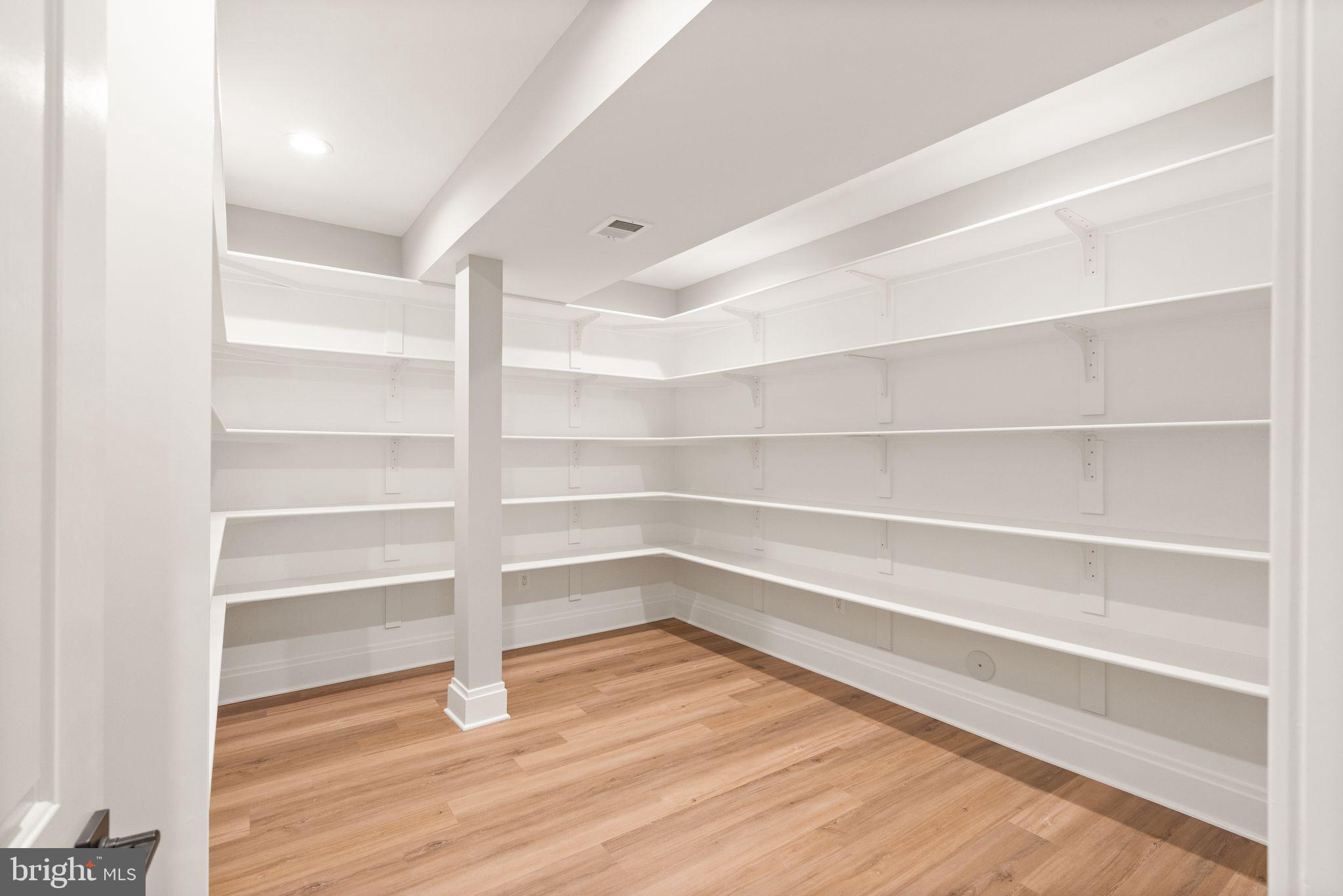 VIENNA WOODS - Residential