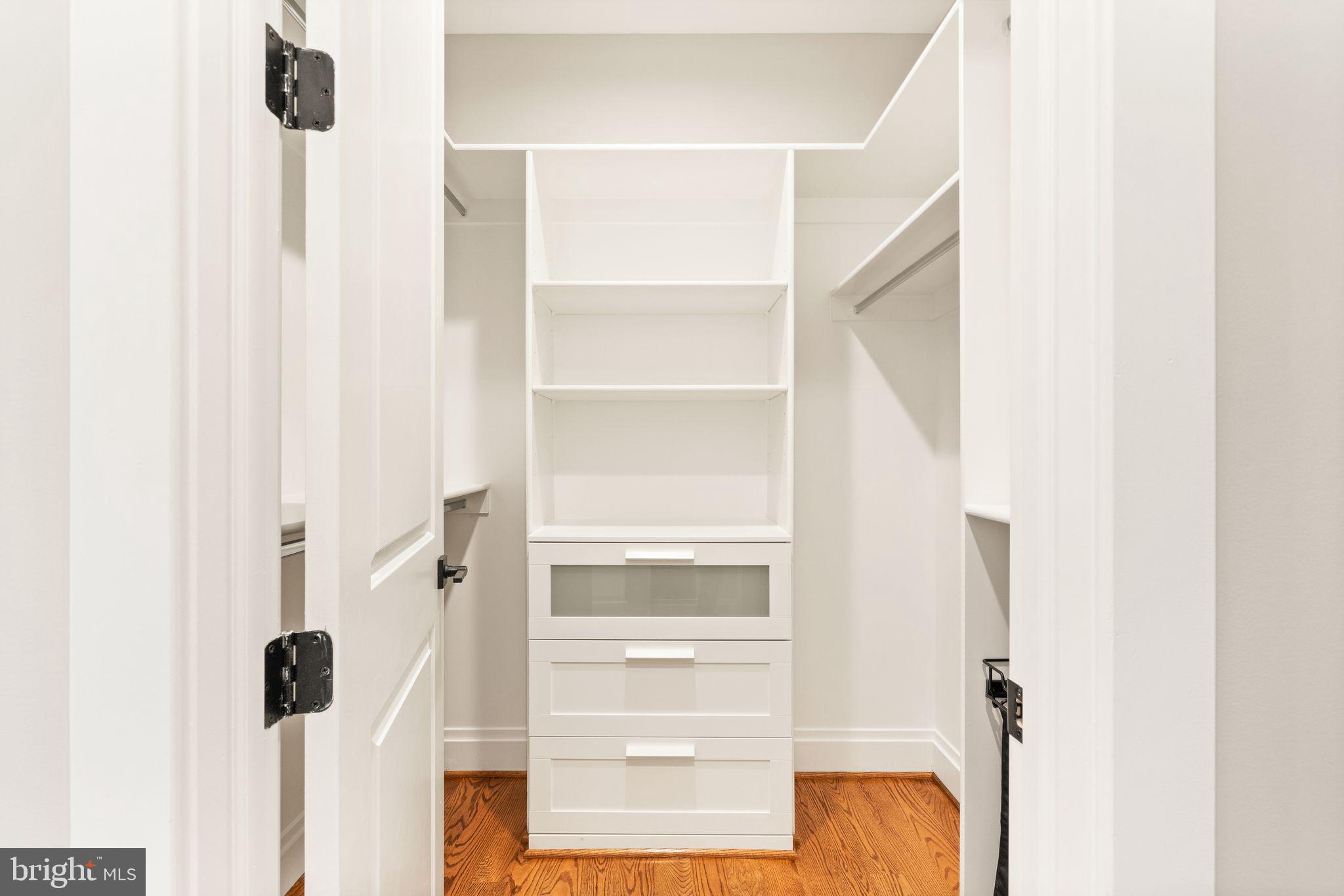 VIENNA WOODS - Residential