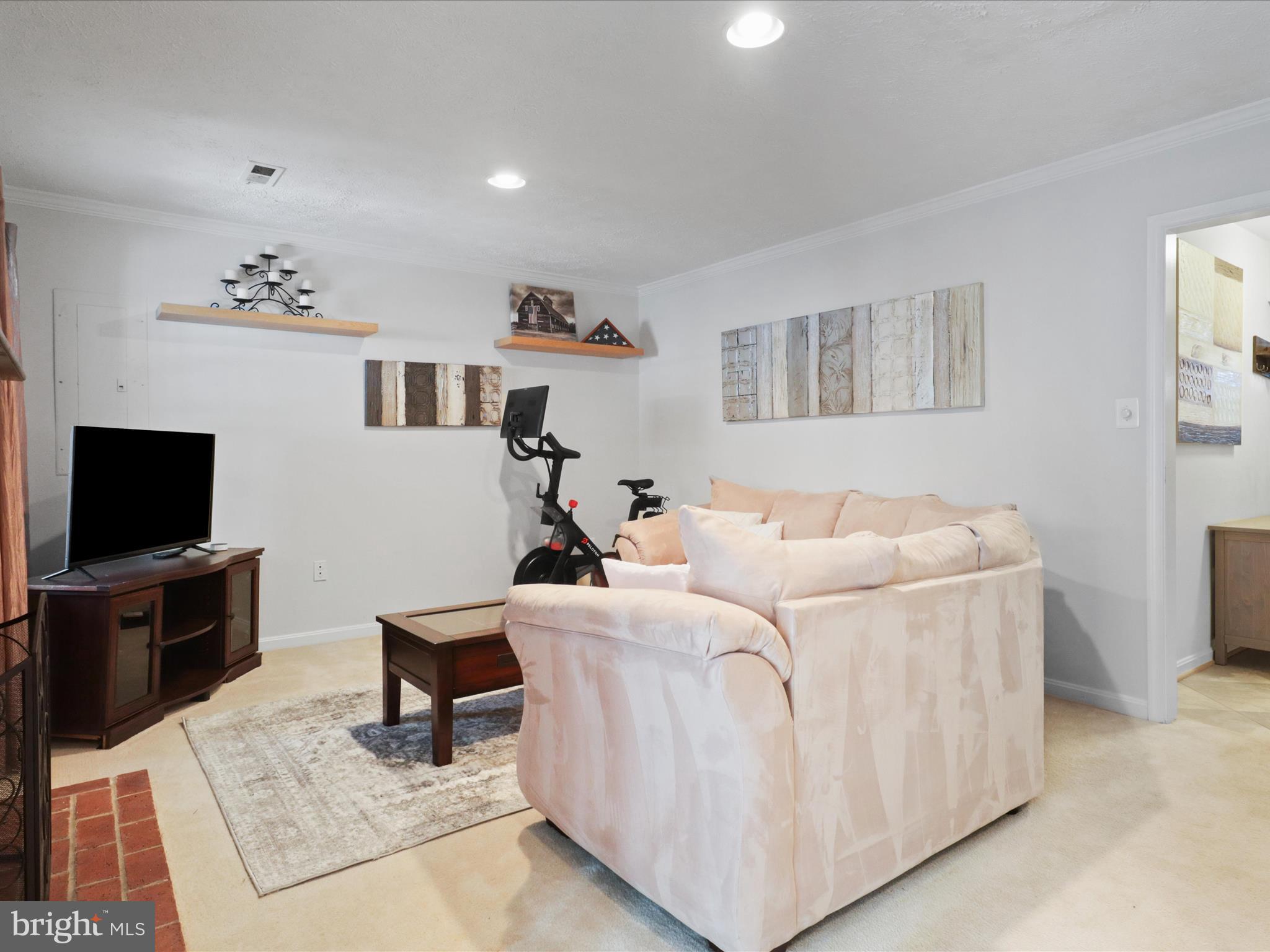 HOLLOWS - Residential