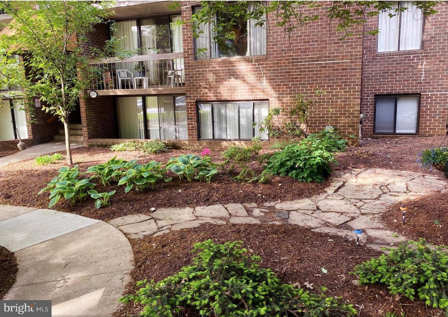 LONG REACH HOUSE CONDOMINIUMS - Residential