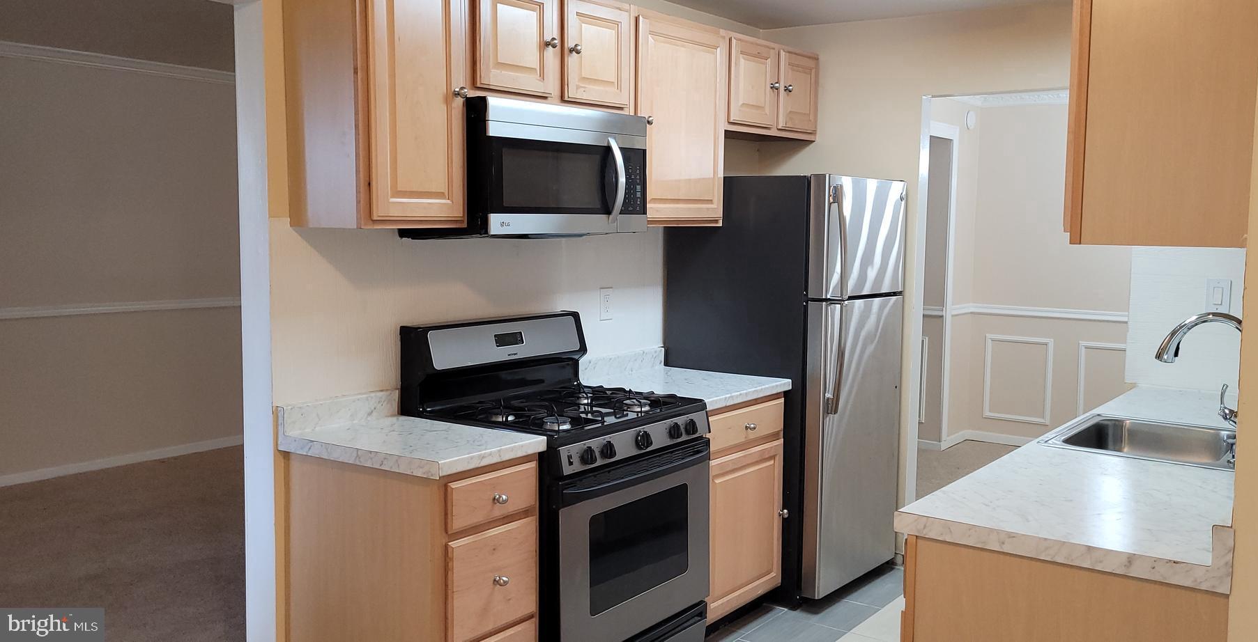 LONG REACH HOUSE CONDOMINIUMS - Residential