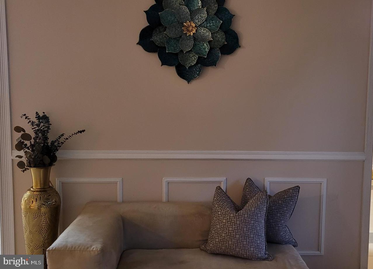 LONG REACH HOUSE CONDOMINIUMS - Residential