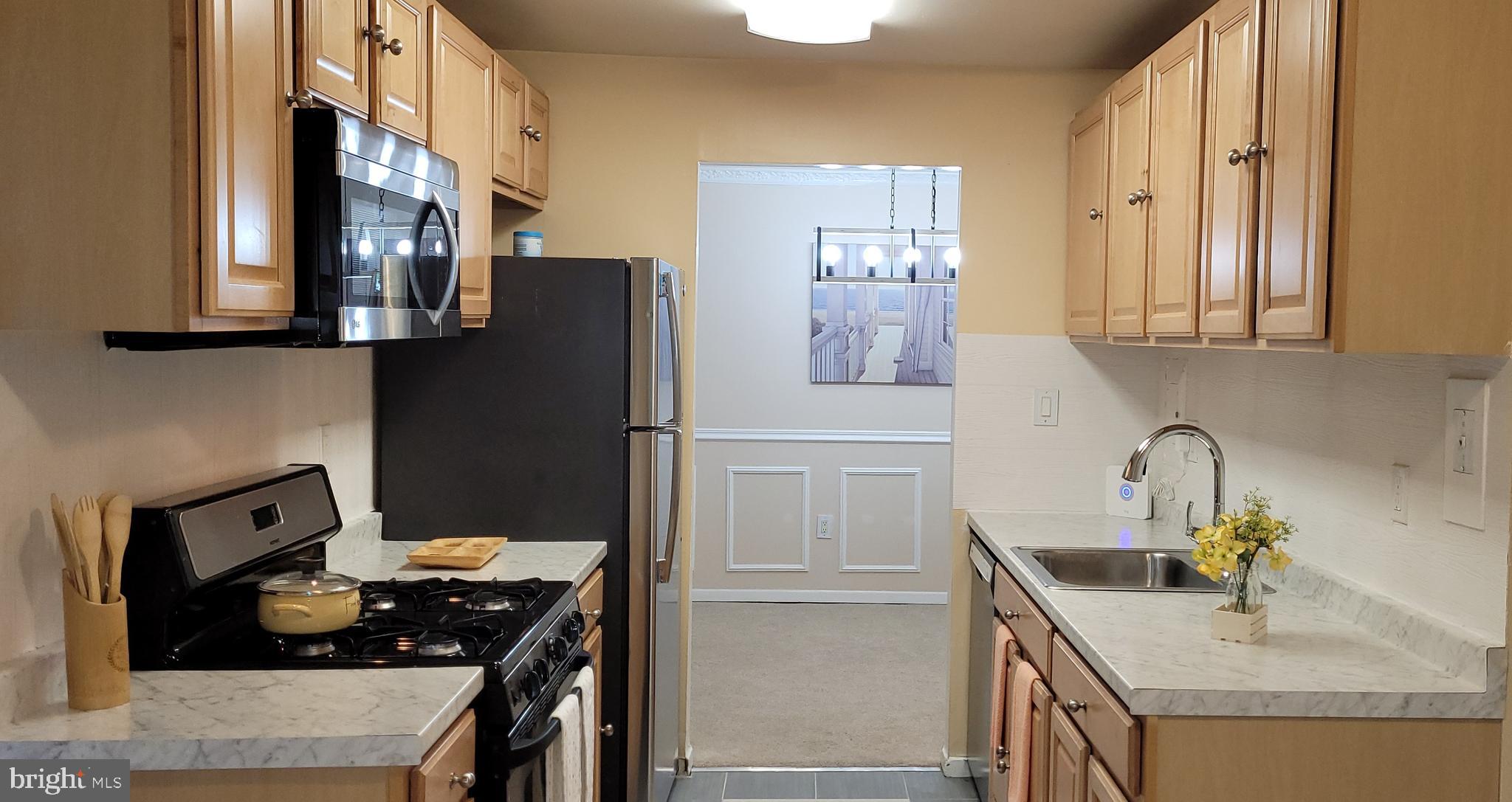 LONG REACH HOUSE CONDOMINIUMS - Residential