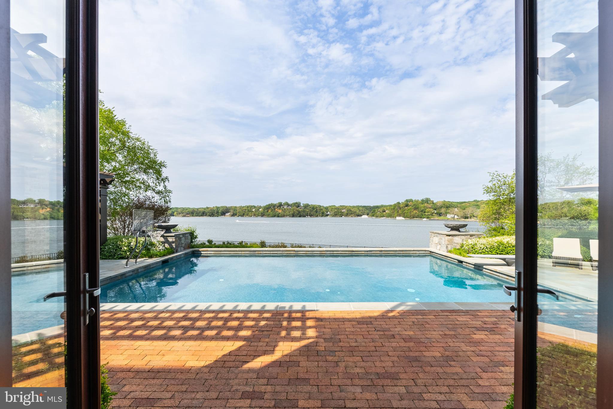 DOWNS ON THE SEVERN - Residential