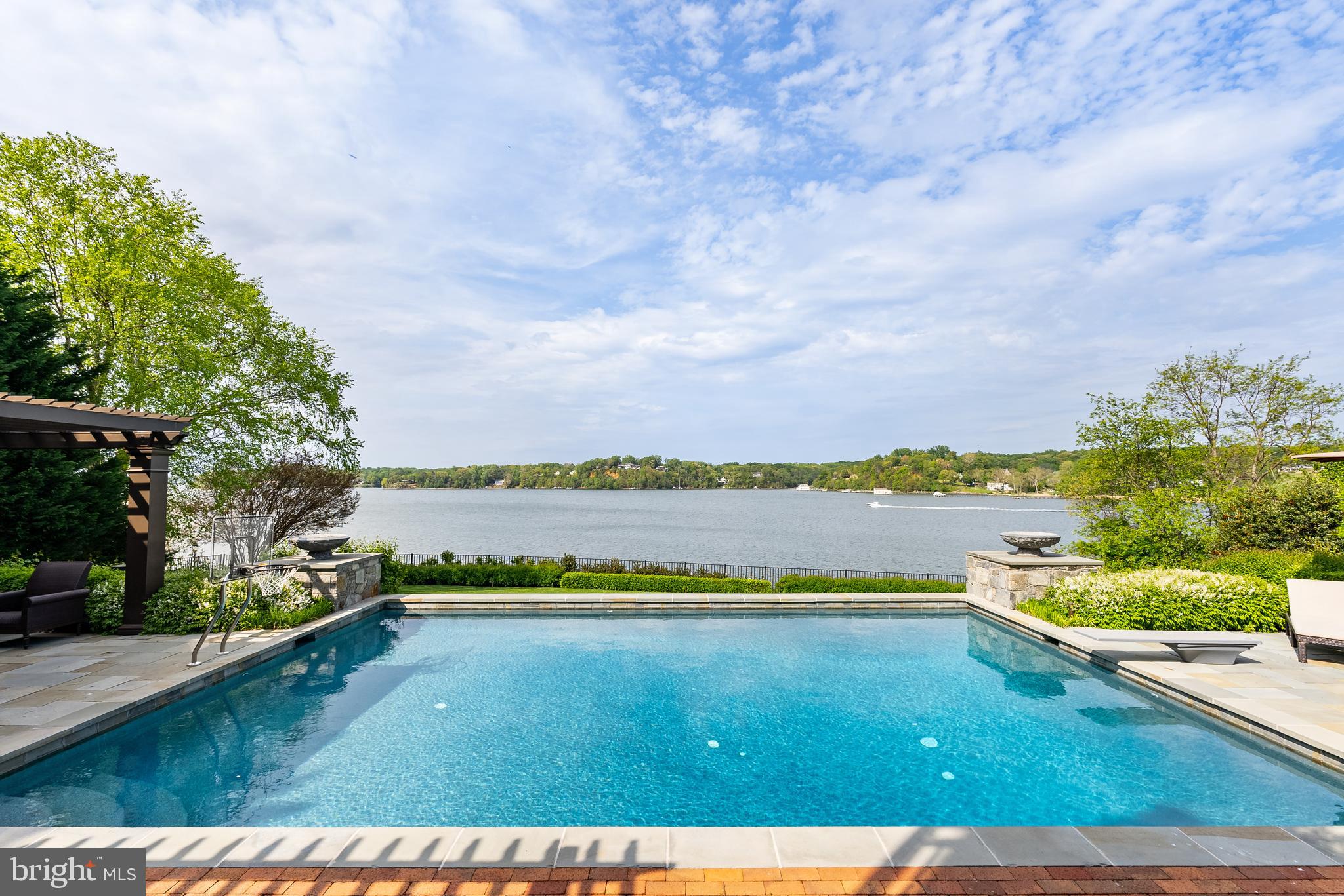 DOWNS ON THE SEVERN - Residential
