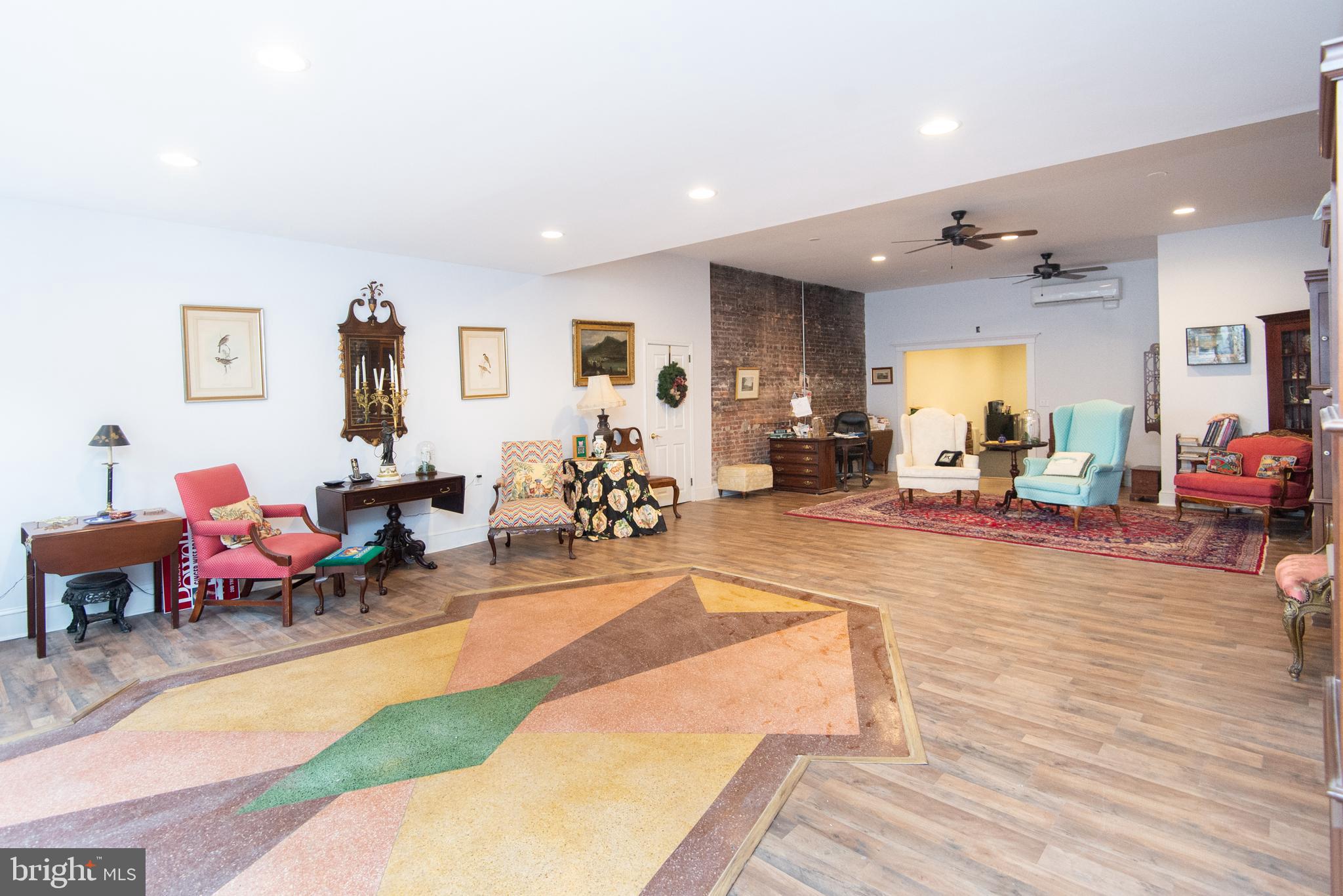 RACE STREET - Commercial Lease