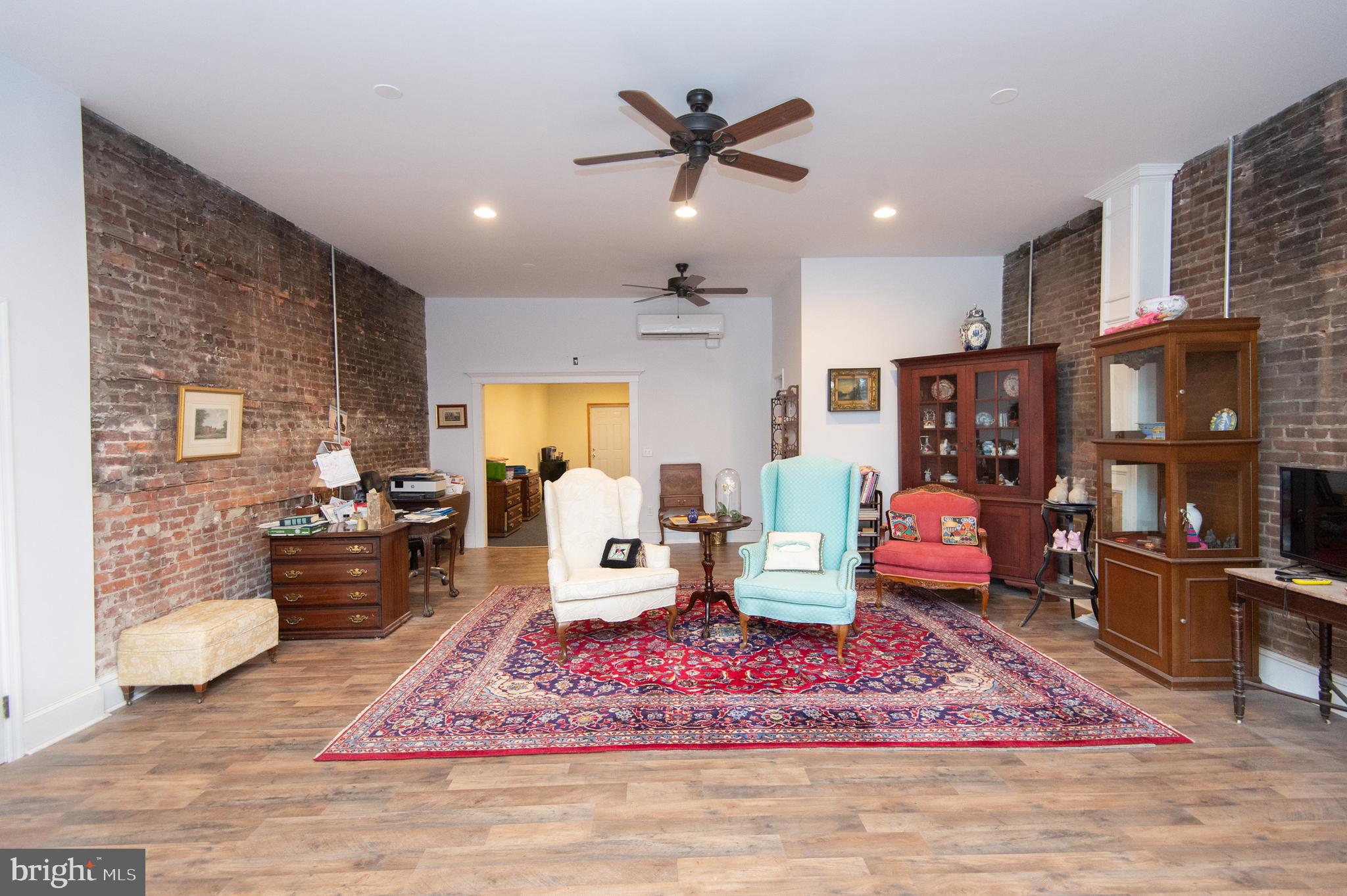 RACE STREET - Commercial Lease