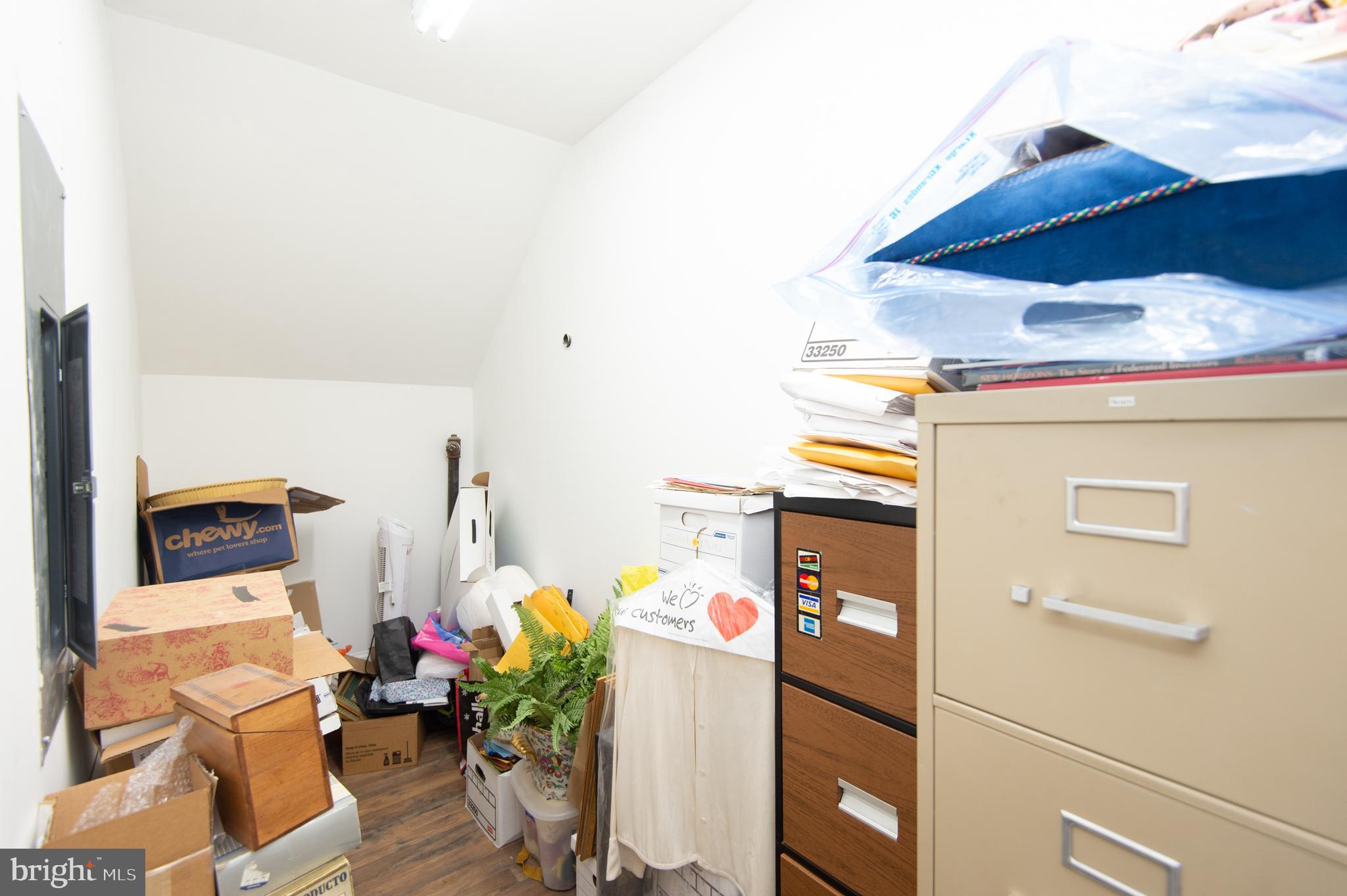 RACE STREET - Commercial Lease