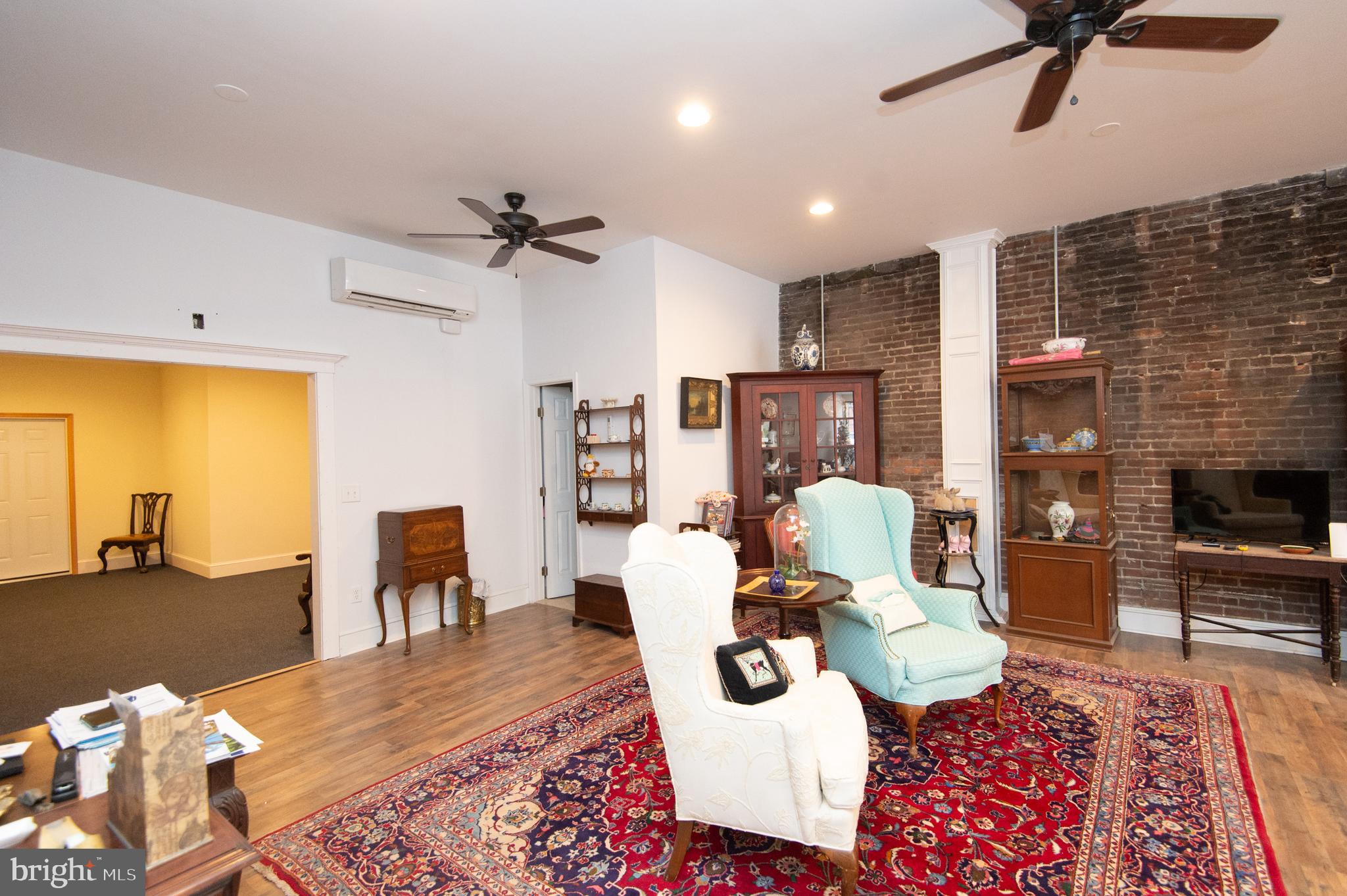 RACE STREET - Commercial Lease