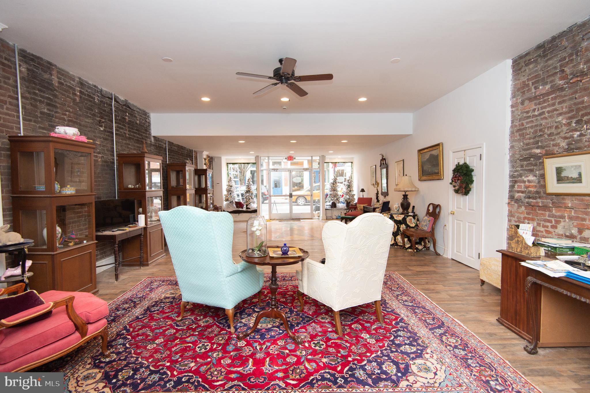 RACE STREET - Commercial Lease