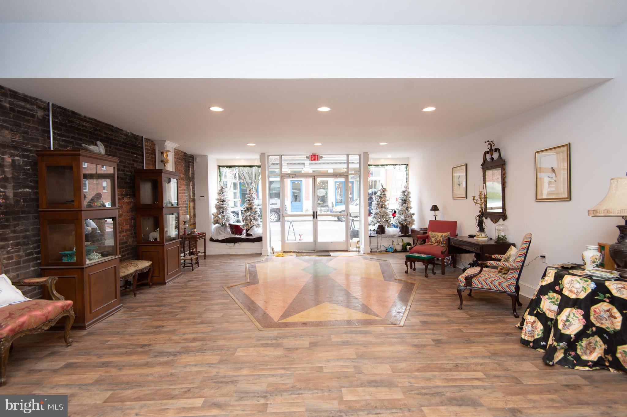 RACE STREET - Commercial Lease