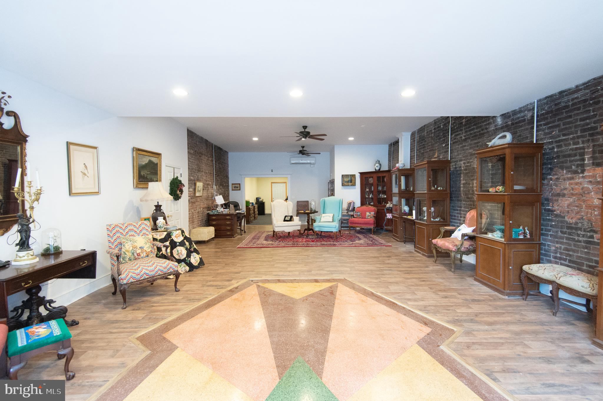 RACE STREET - Commercial Lease