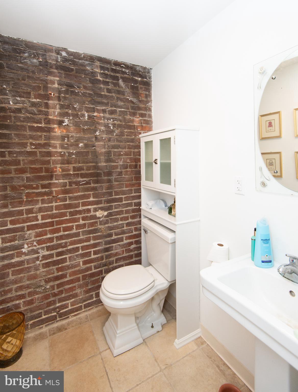 RACE STREET - Commercial Lease